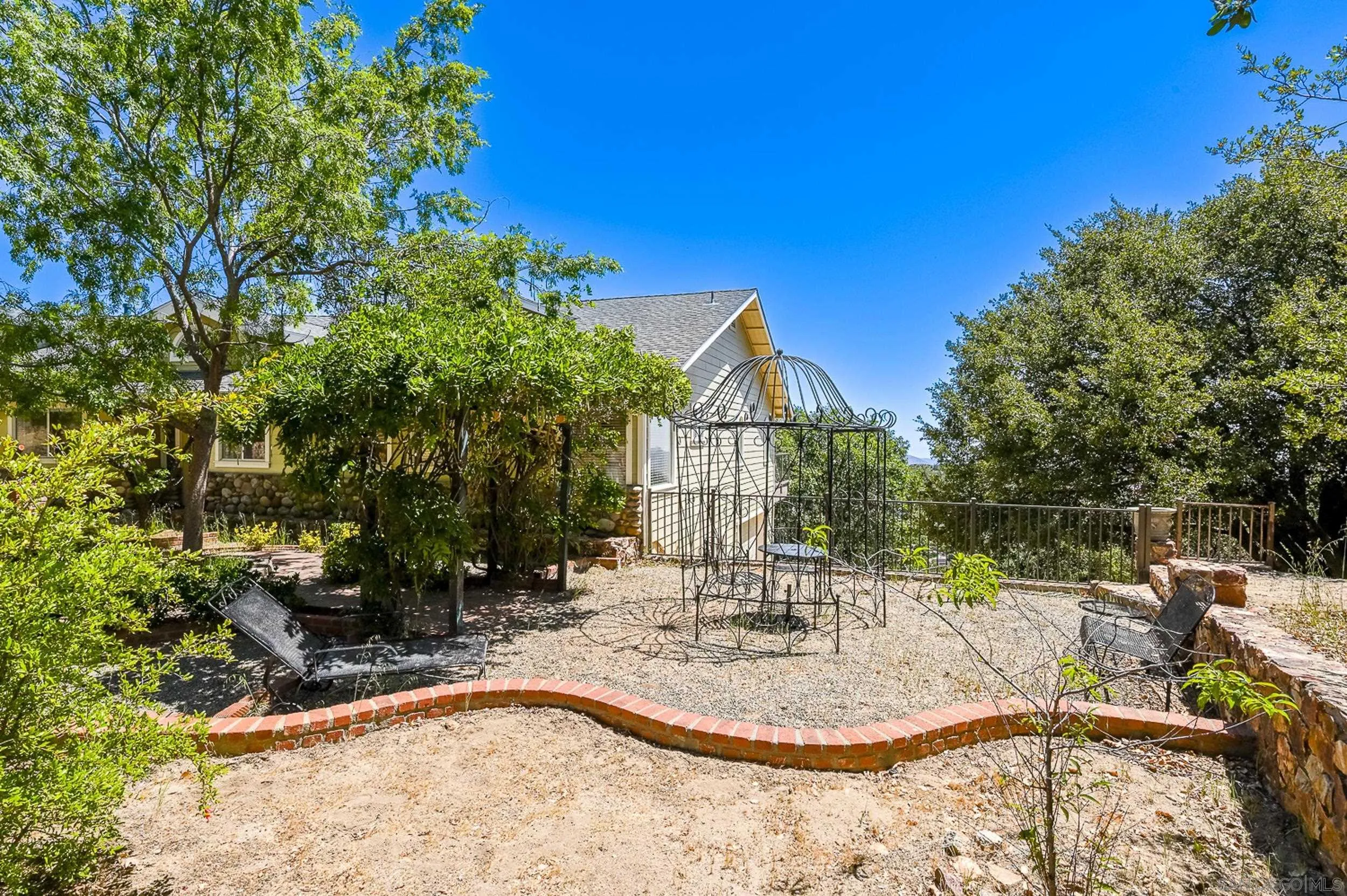 https://cdn.realtyfeed.com/cdn/127/260013877/1cdaa5d3a6f8d36284eac1bee553338f.webp