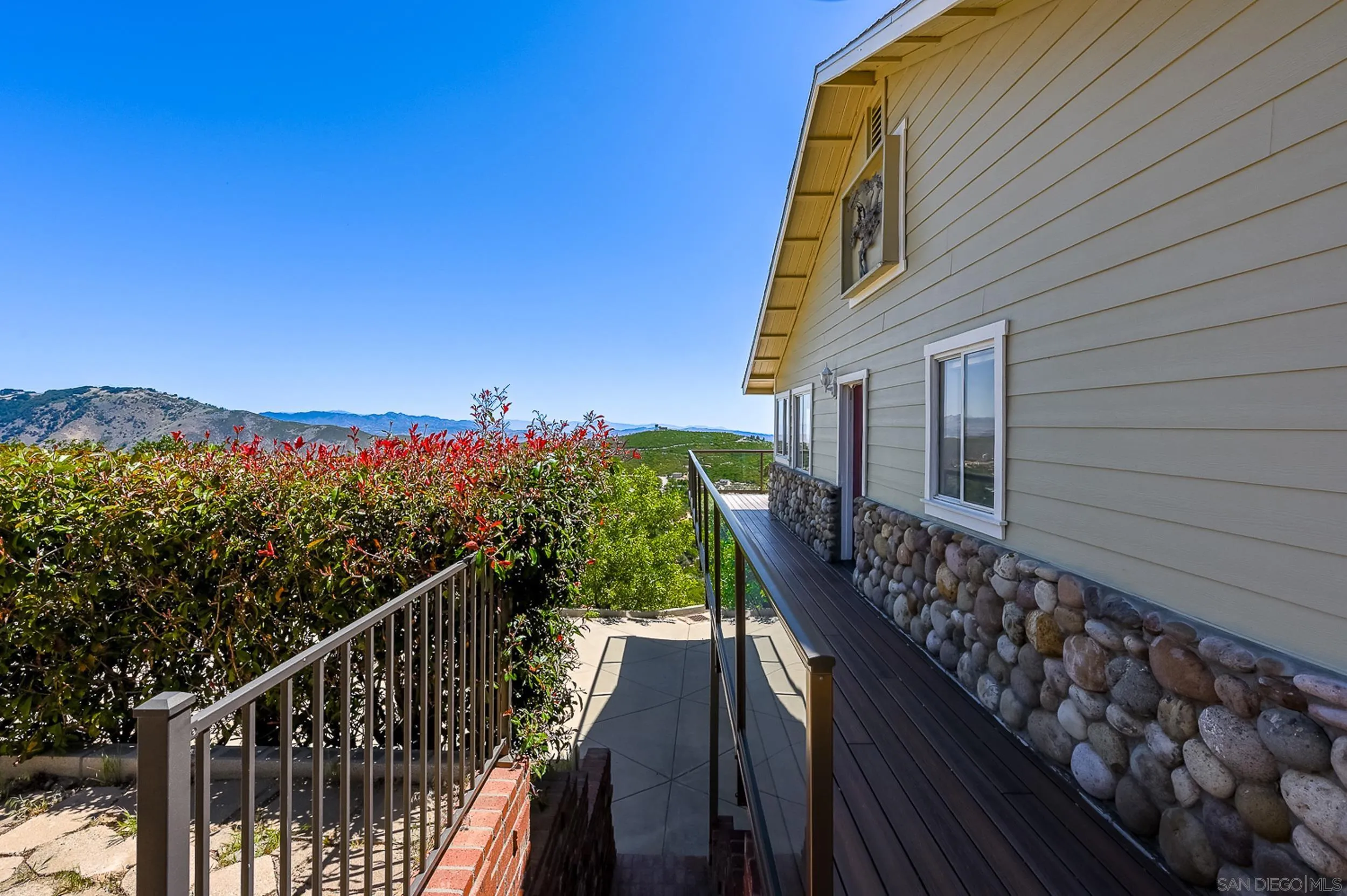 https://cdn.realtyfeed.com/cdn/127/260013877/220a60bf8b936f94edc9b56d72b8c508.webp