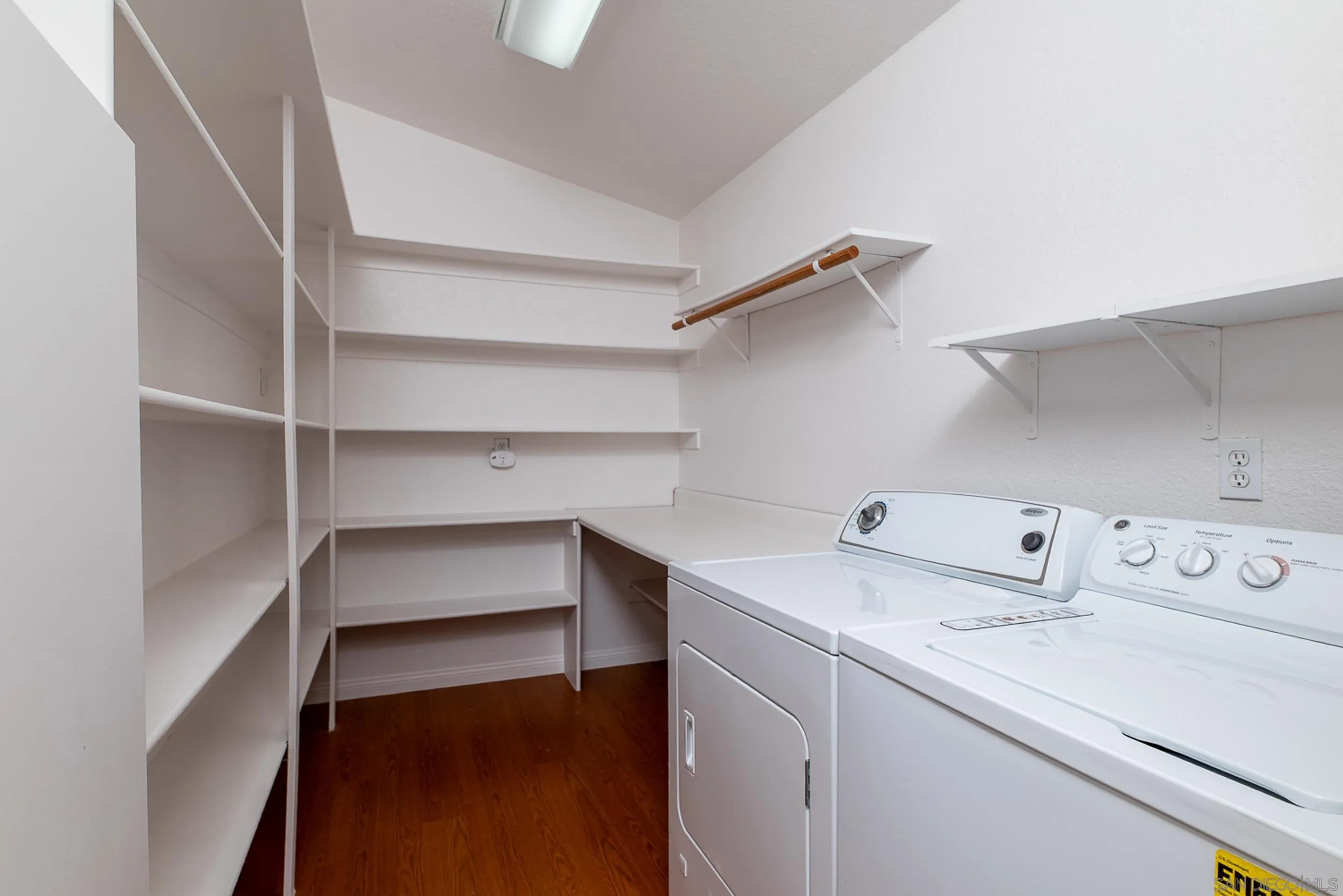 https://cdn.realtyfeed.com/cdn/127/260013877/270d8a516693d728046bce9b6317b454.webp