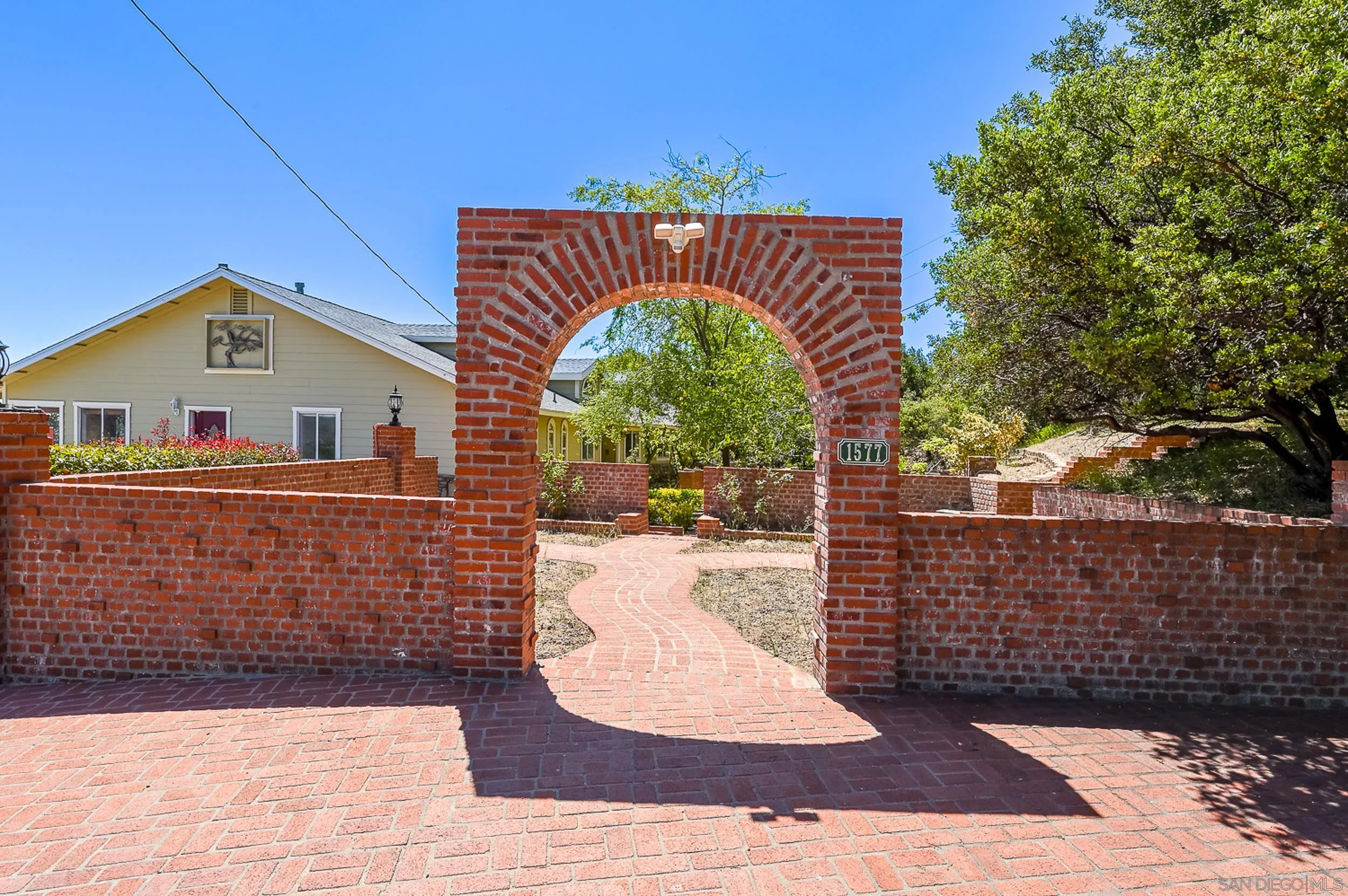 https://cdn.realtyfeed.com/cdn/127/260013877/596af02dfbfc0d174133c6f9432c41af.webp