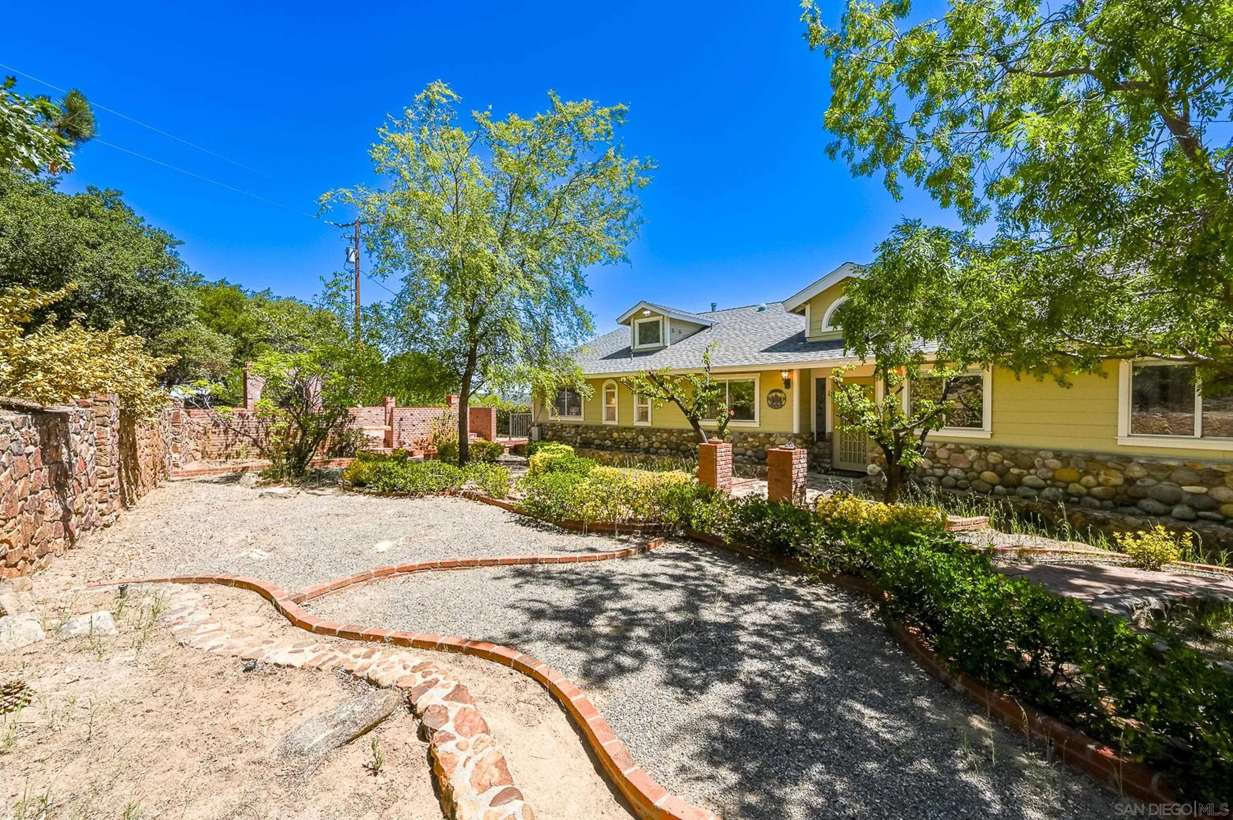 https://cdn.realtyfeed.com/cdn/127/260013877/6bdb0e45a2cc0444683e7bb56bc42684.webp