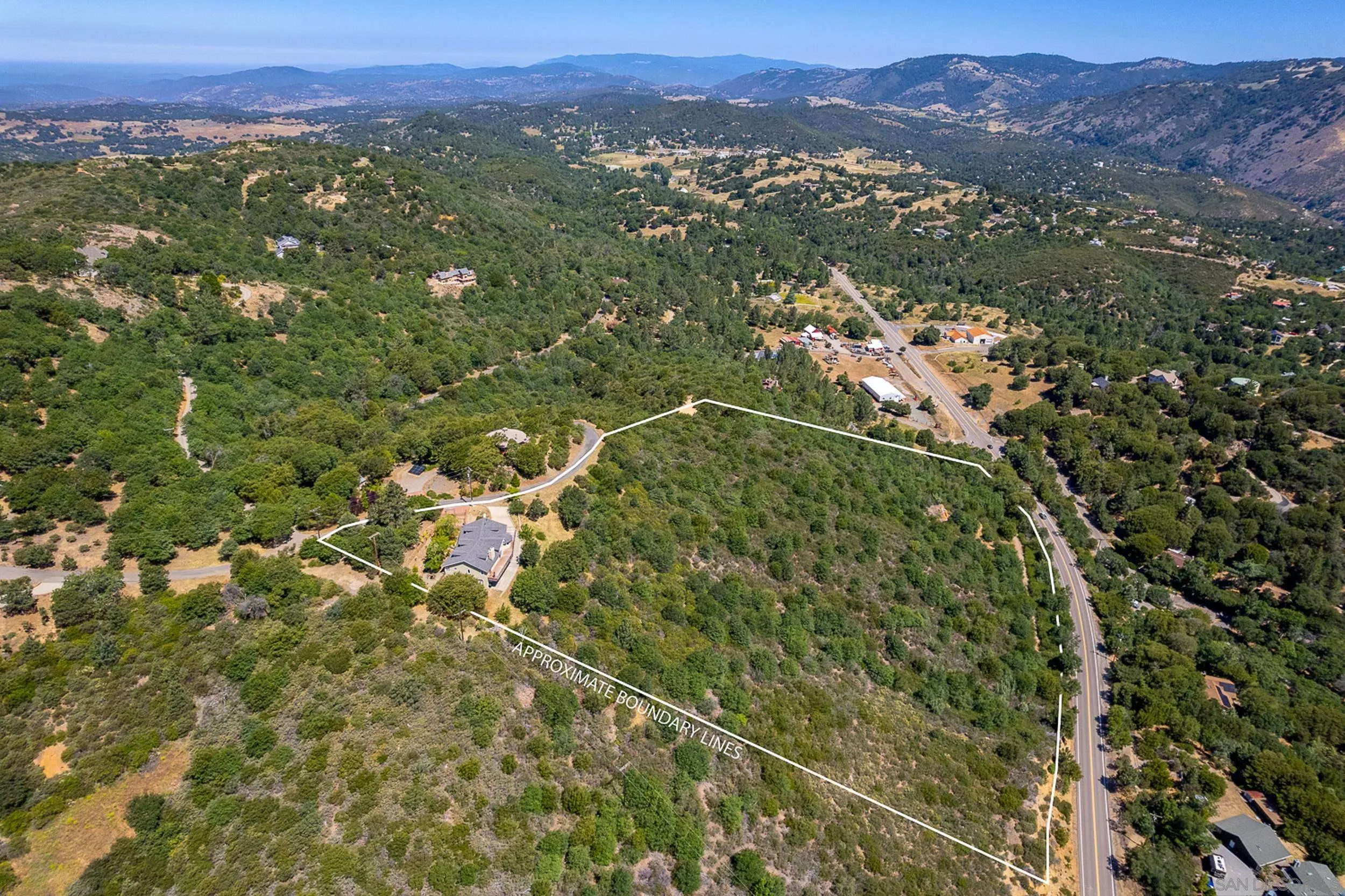 https://cdn.realtyfeed.com/cdn/127/260013877/703eb8df3904fd571563df8f784324ff.webp