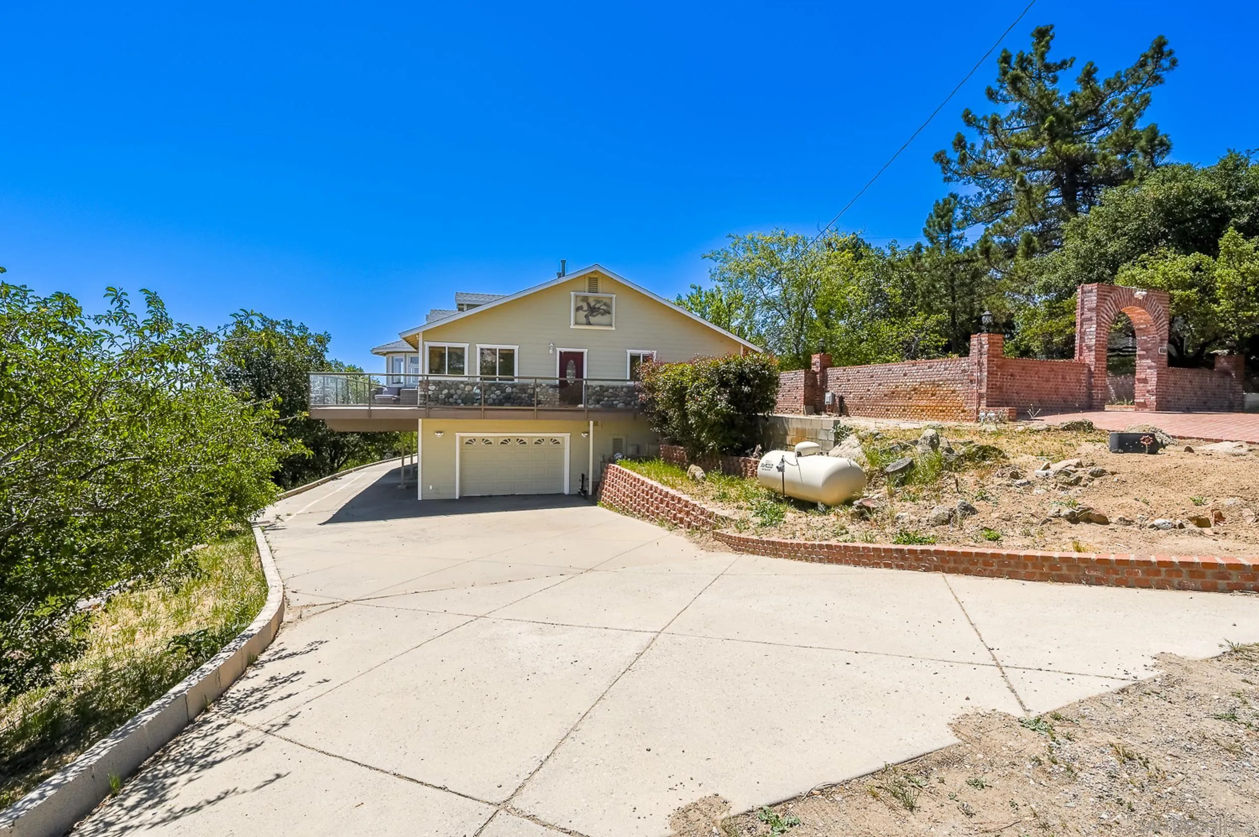 https://cdn.realtyfeed.com/cdn/127/260013877/8ec973bbee0953a94a337df405cd8041.webp