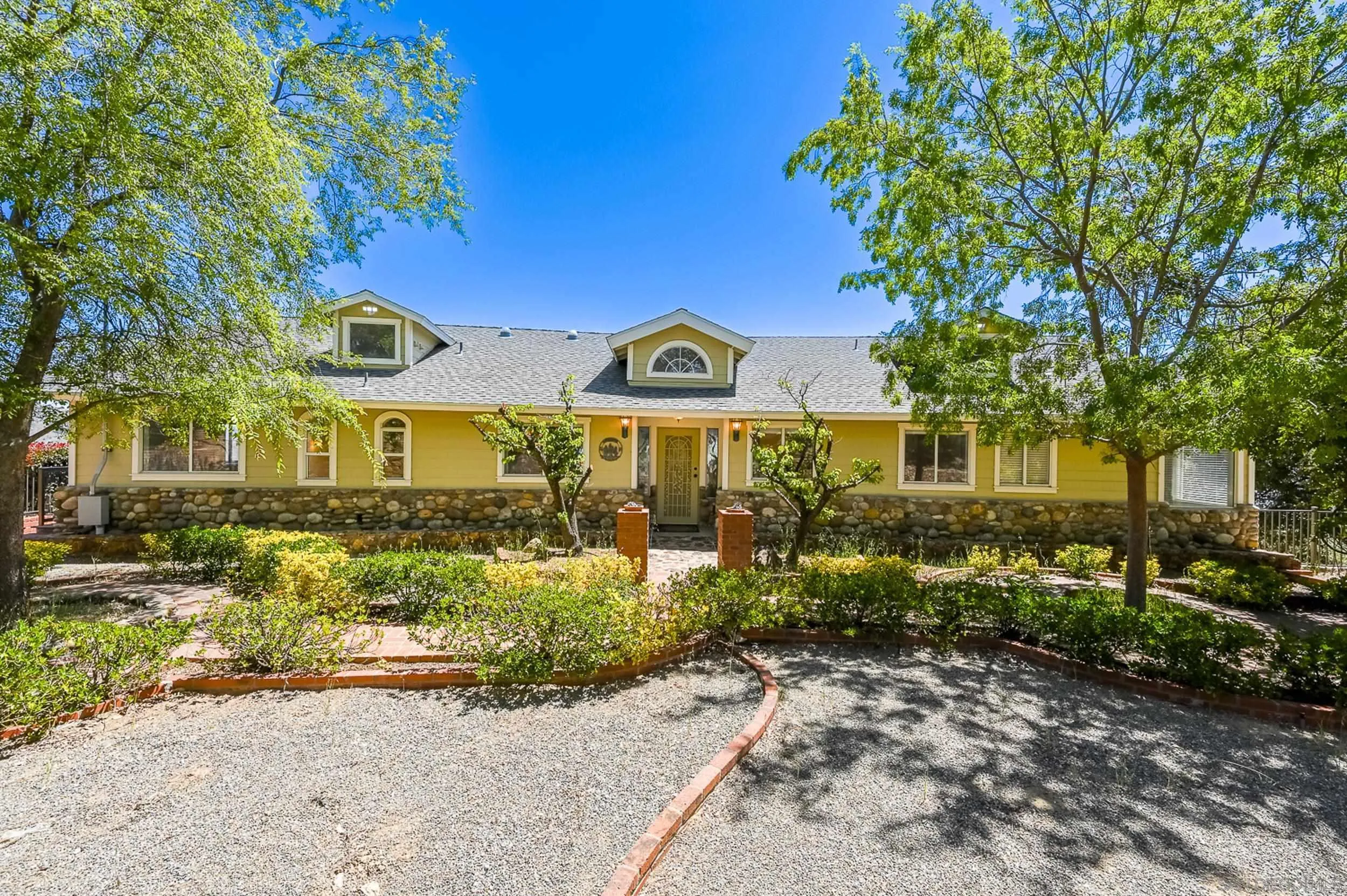https://cdn.realtyfeed.com/cdn/127/260013877/9fb579c0b9265e19bd7b3a11dbd9f1bf.webp