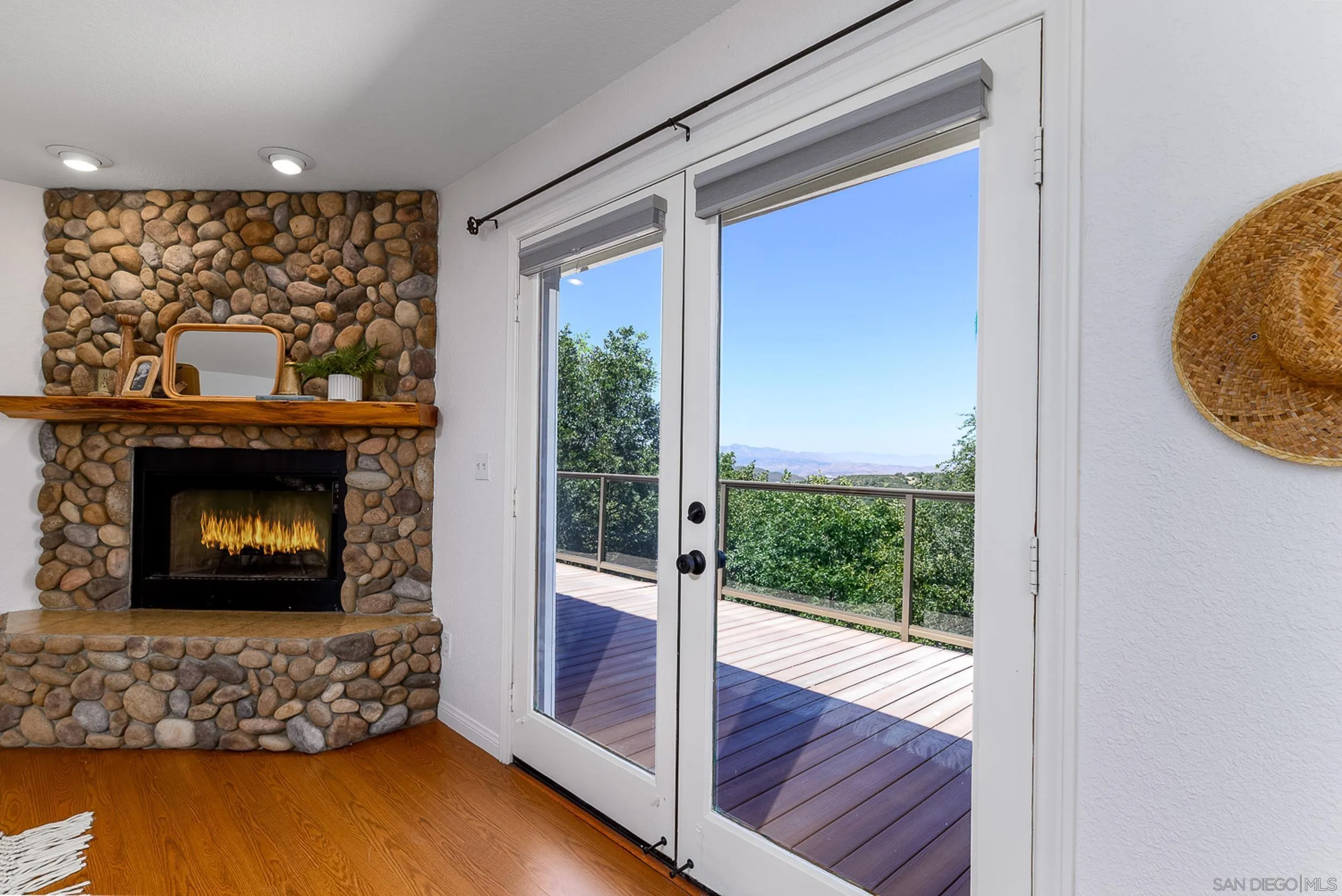 https://cdn.realtyfeed.com/cdn/127/260013877/a5569411fe831fc7a517c3658a222019.webp
