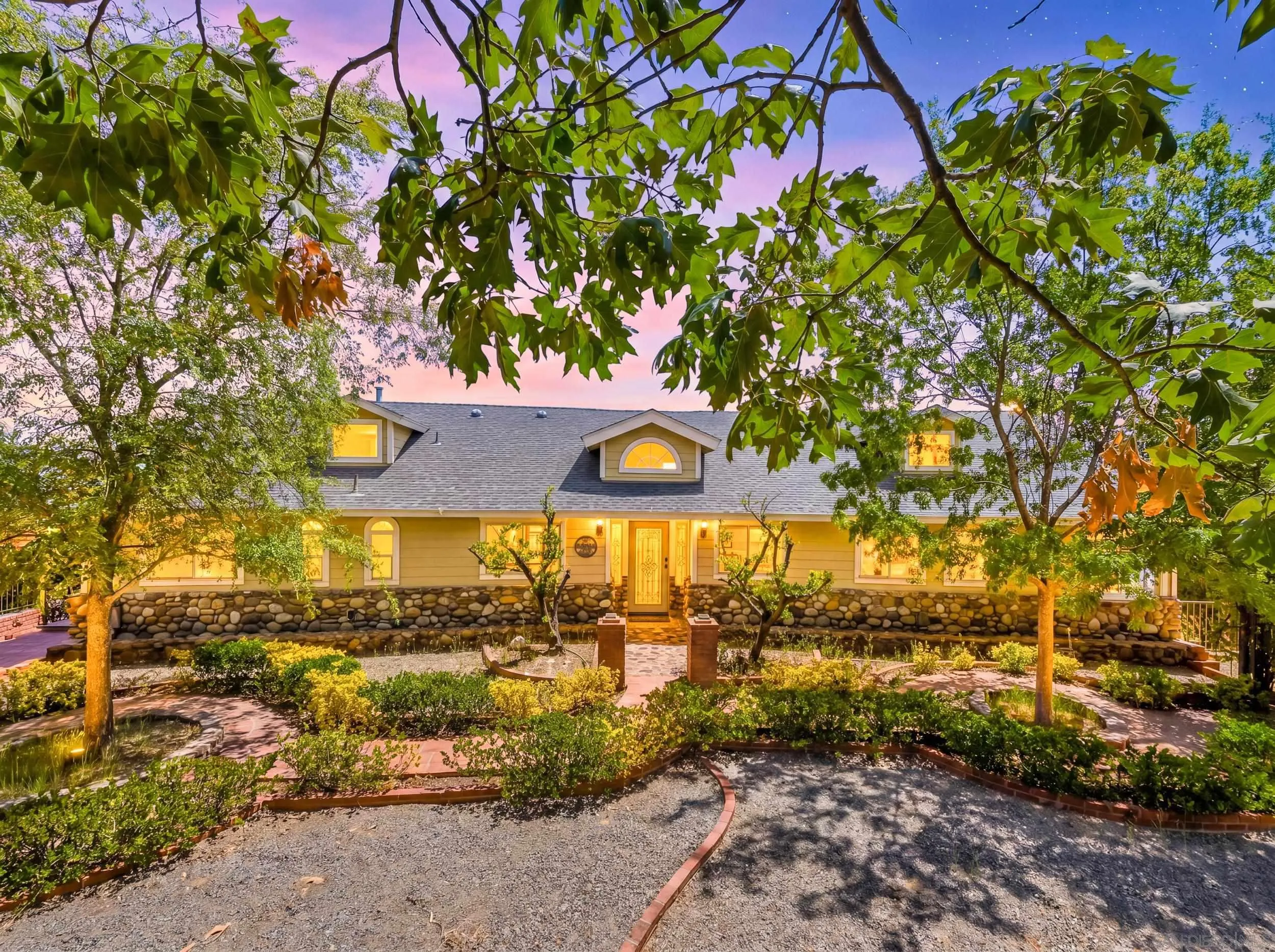 https://cdn.realtyfeed.com/cdn/127/260013877/b31b7c90ad063f6a81d1d871eb6972ac.webp
