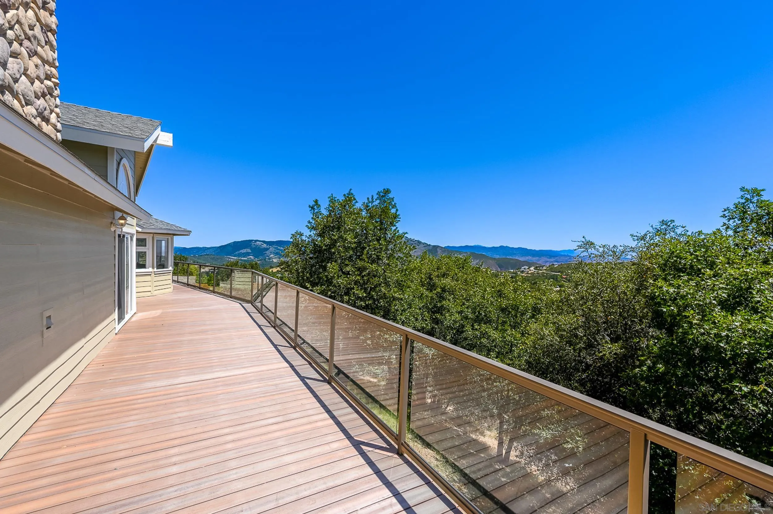 https://cdn.realtyfeed.com/cdn/127/260013877/c4e2724809db213345fb7476157fb988.webp
