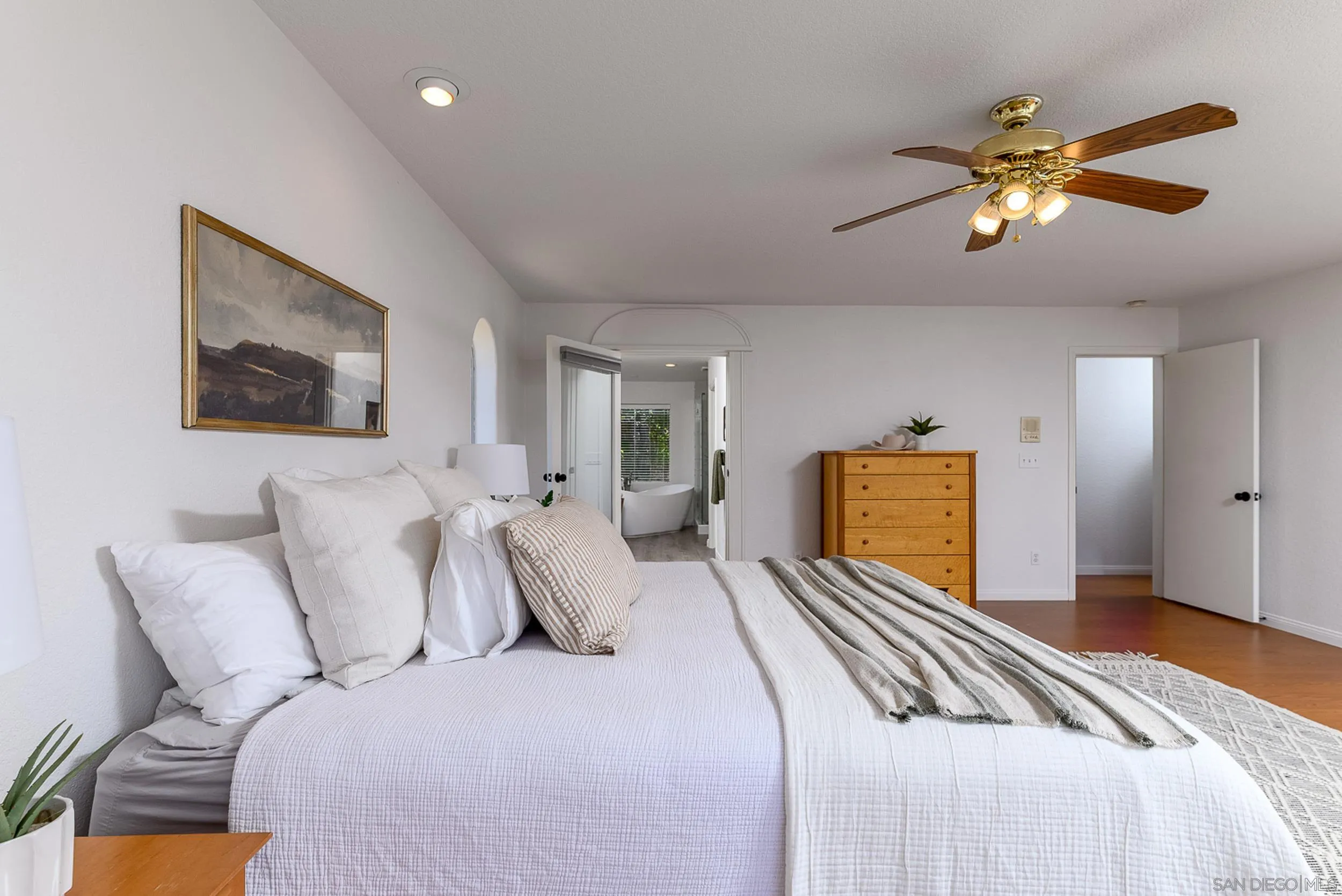 https://cdn.realtyfeed.com/cdn/127/260013877/c8bf415212347c171cc0c904a4973ac3.webp