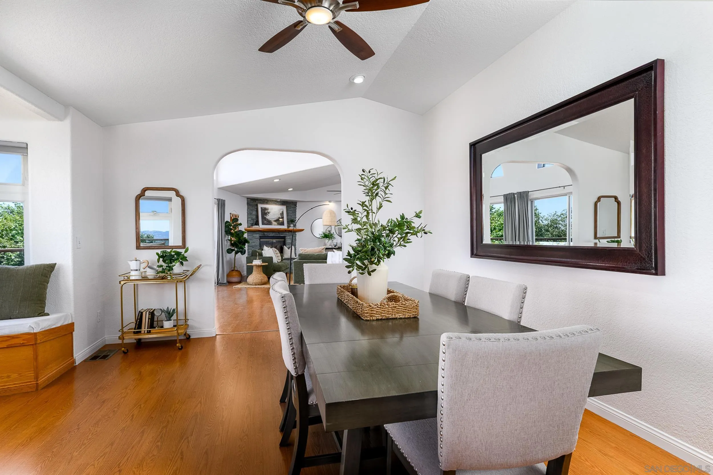 https://cdn.realtyfeed.com/cdn/127/260013877/e98a16ae678cbcc11150373ff020fff3.webp