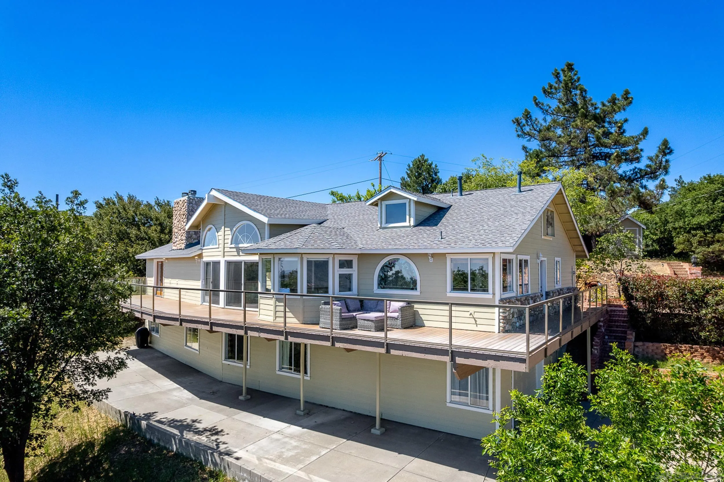https://cdn.realtyfeed.com/cdn/127/260013877/ef45d0fa261dd317b7aa94fe2aad767e.webp