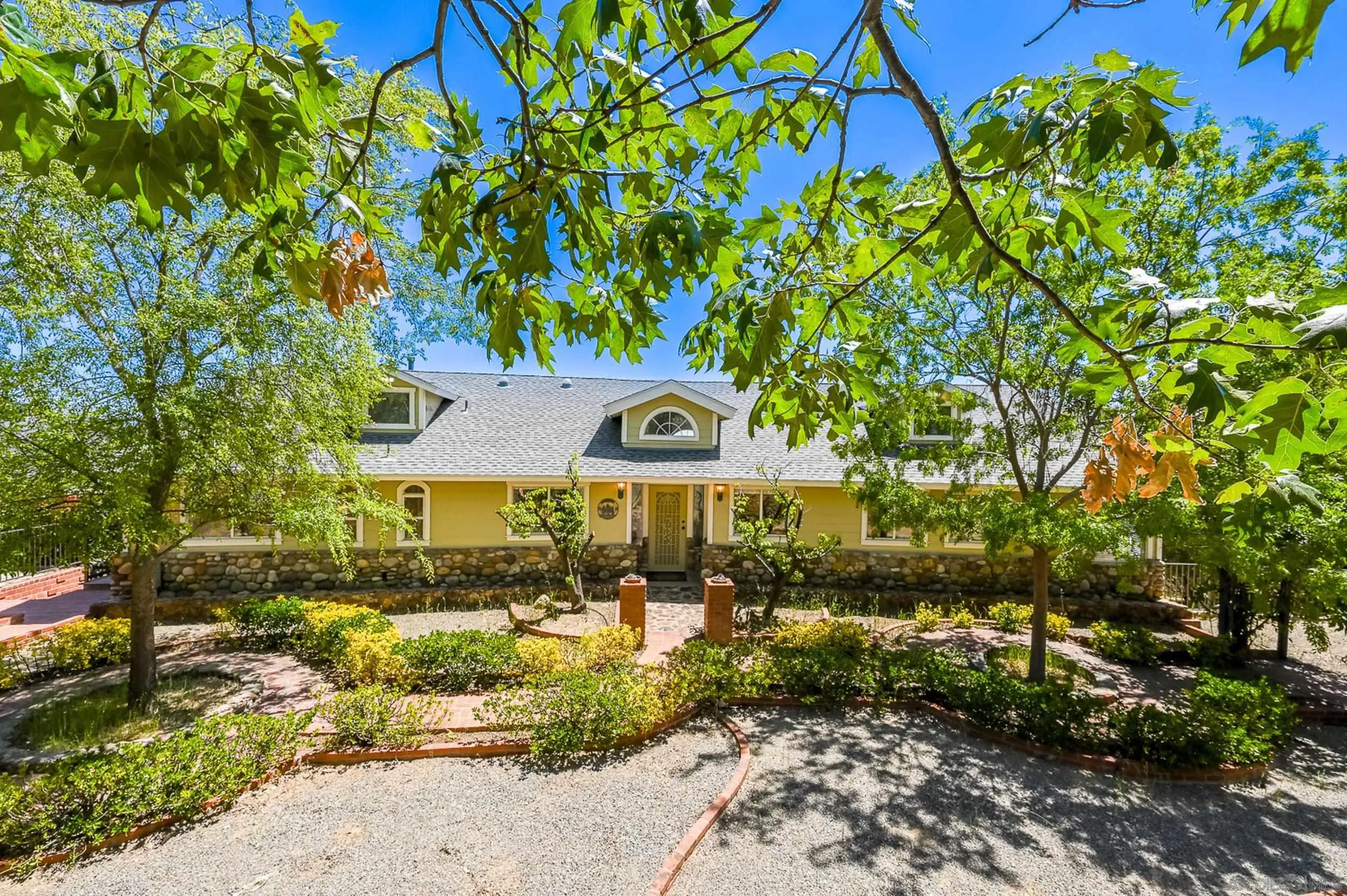 https://cdn.realtyfeed.com/cdn/127/260013877/f1bc3afd5e5155b09049dbfdaa4a25c5.webp