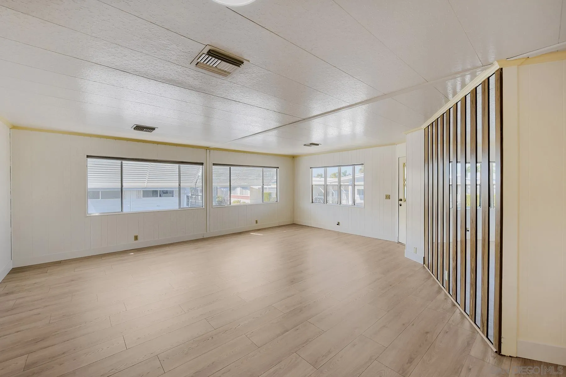 https://cdn.realtyfeed.com/cdn/127/260013878/077feb9f4d75ad556fd3a169ebcb5df1.webp