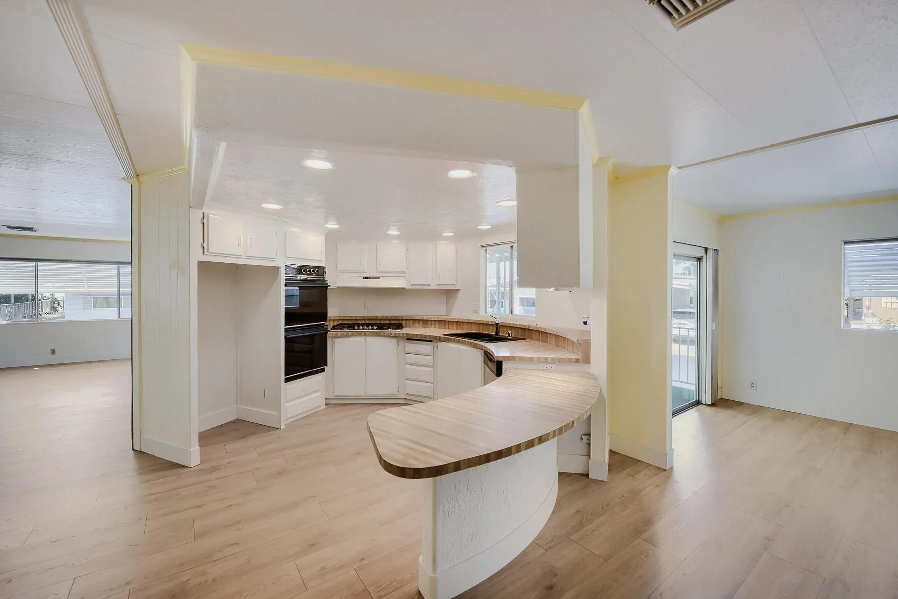 https://cdn.realtyfeed.com/cdn/127/260013878/0c5af690b89ac818bd0ee59213a21371.webp