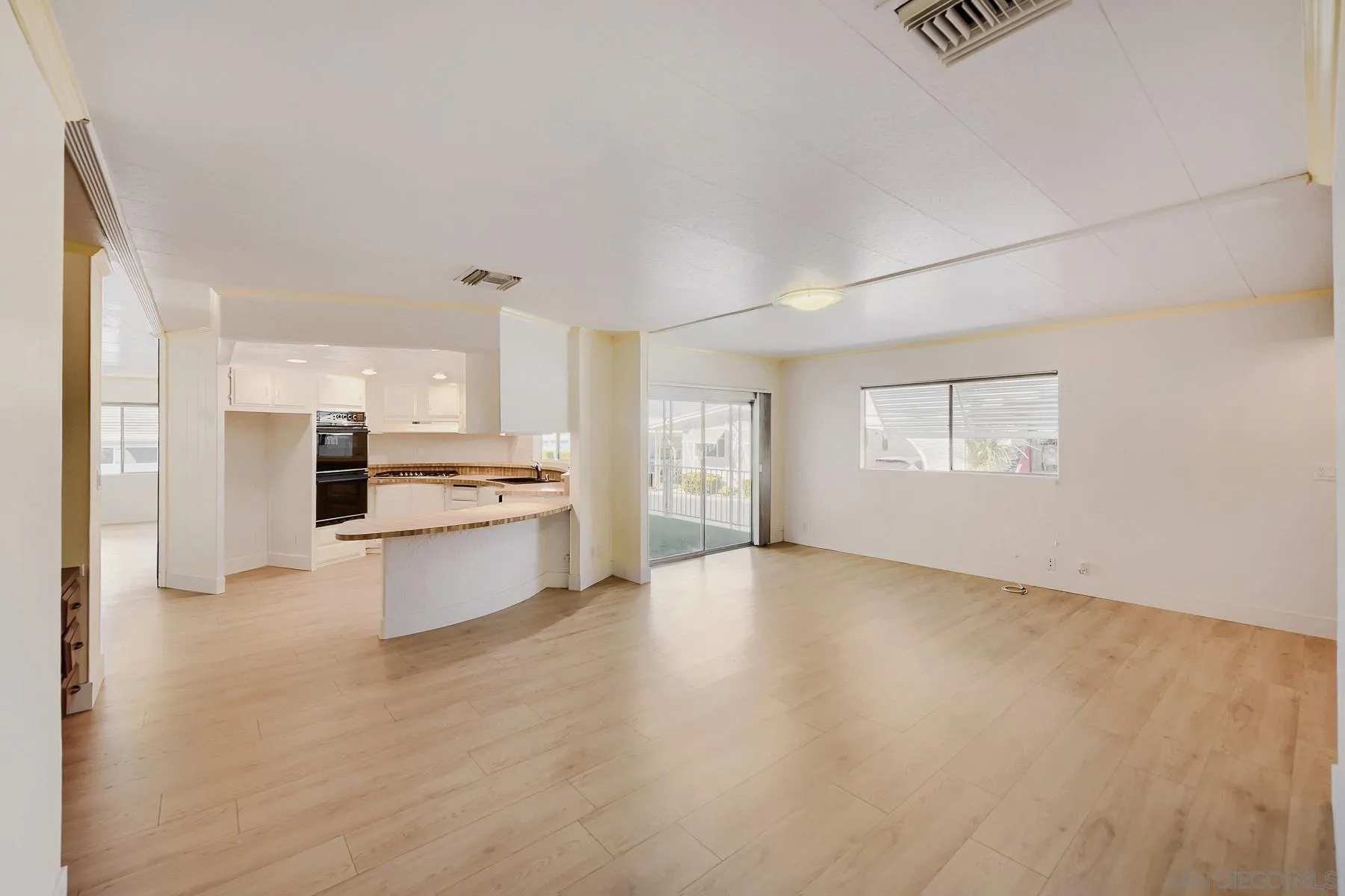 https://cdn.realtyfeed.com/cdn/127/260013878/142370847870b322e302e2374446713e.webp