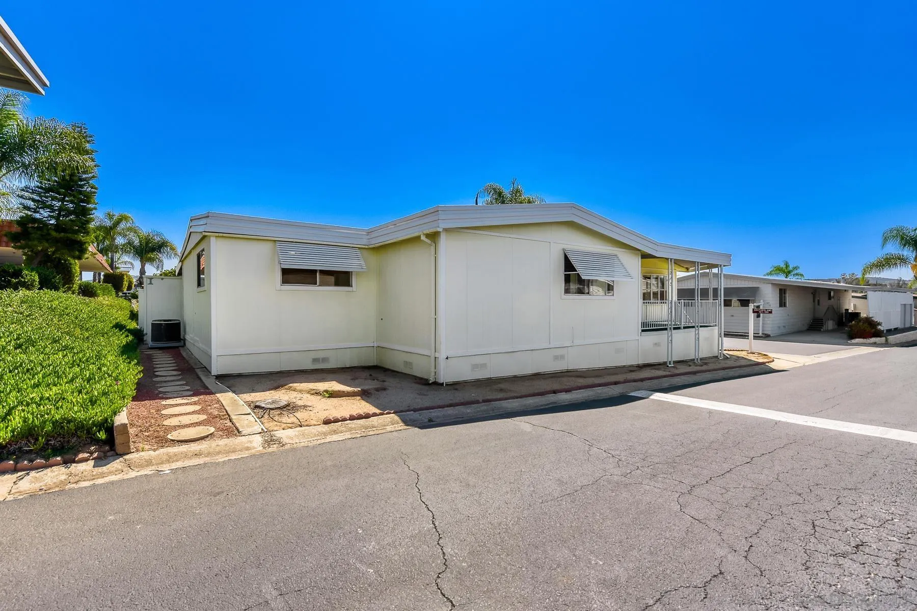 https://cdn.realtyfeed.com/cdn/127/260013878/1a345390a239a5b5f697bd98924e13a8.webp