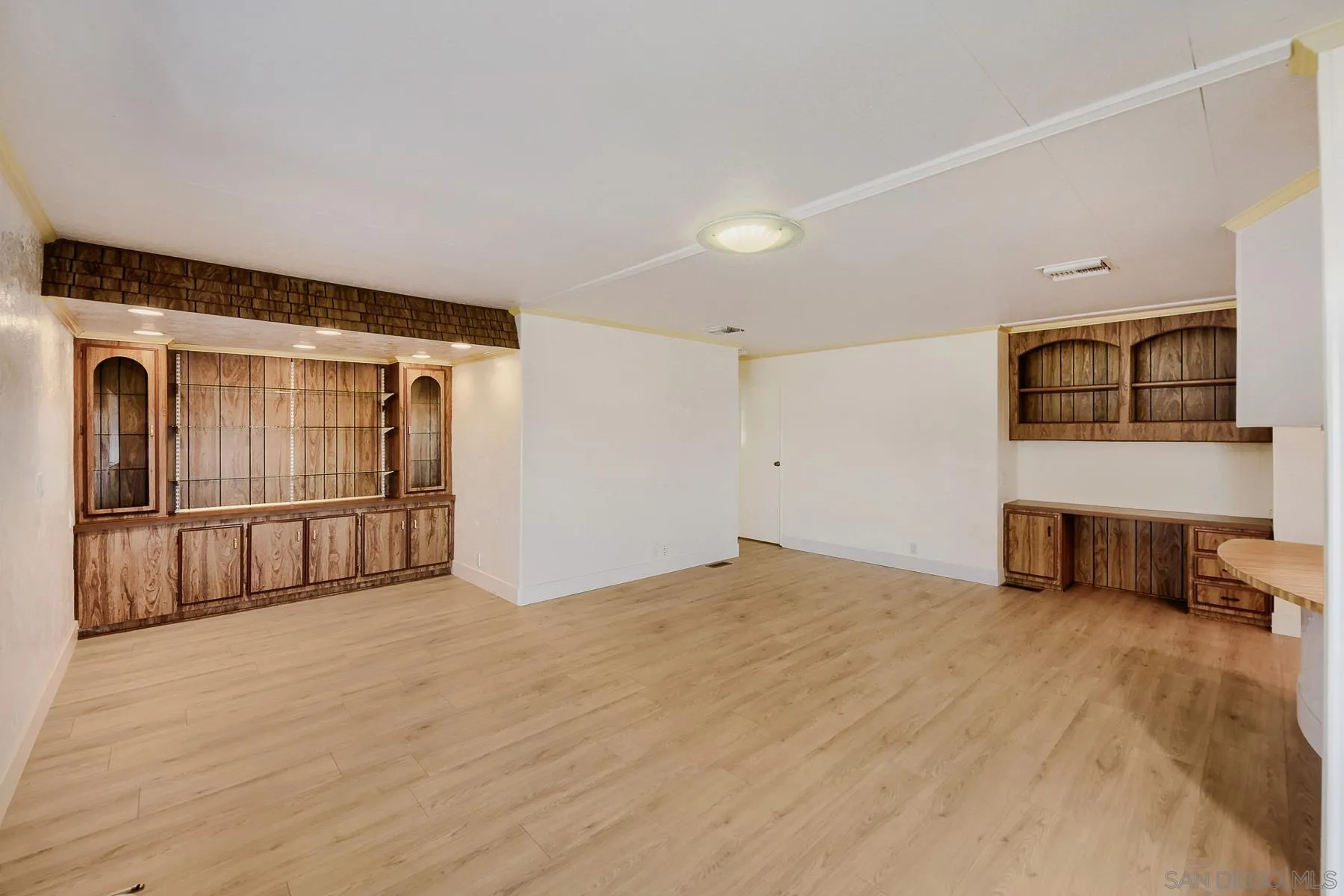 https://cdn.realtyfeed.com/cdn/127/260013878/5b02c70ff41cbda3cf4f5e483e66438f.webp