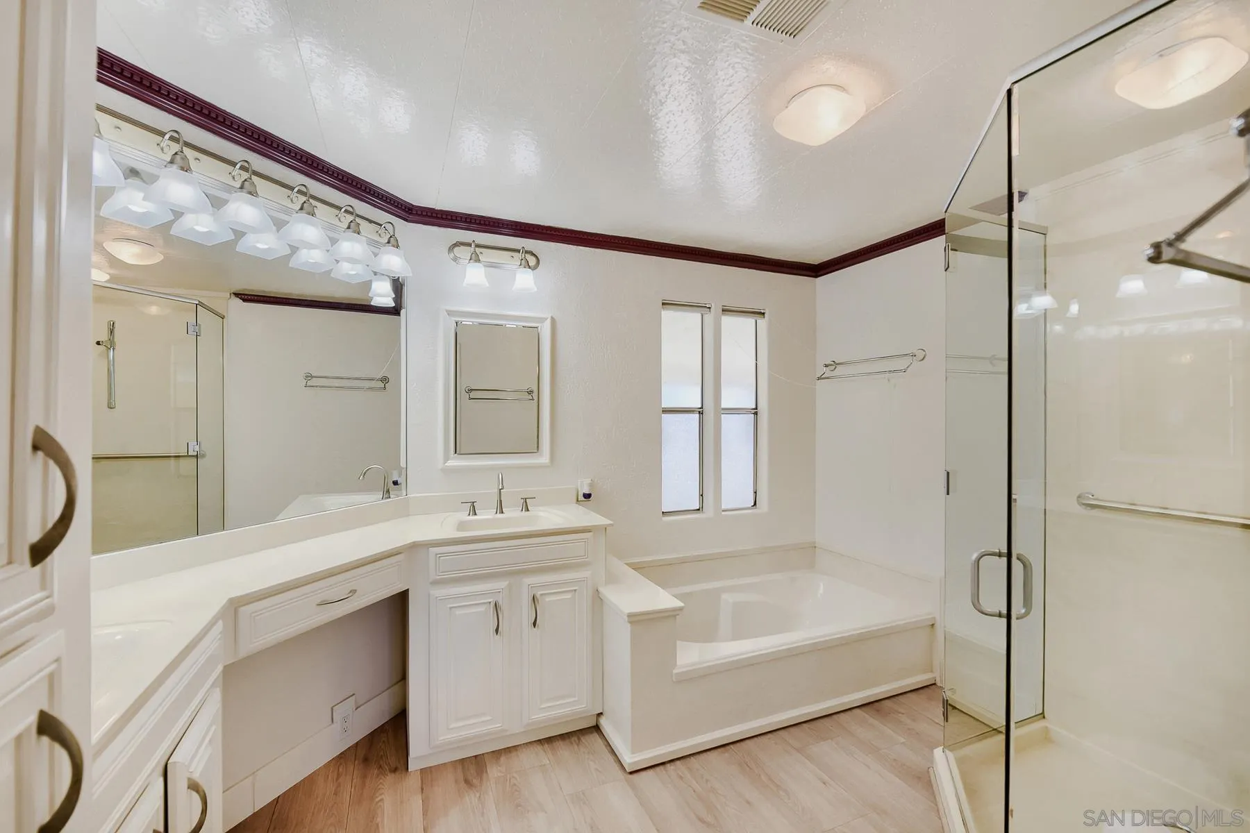 https://cdn.realtyfeed.com/cdn/127/260013878/bf5f6b0d7cf14d1eb8c73519a21cb7de.webp