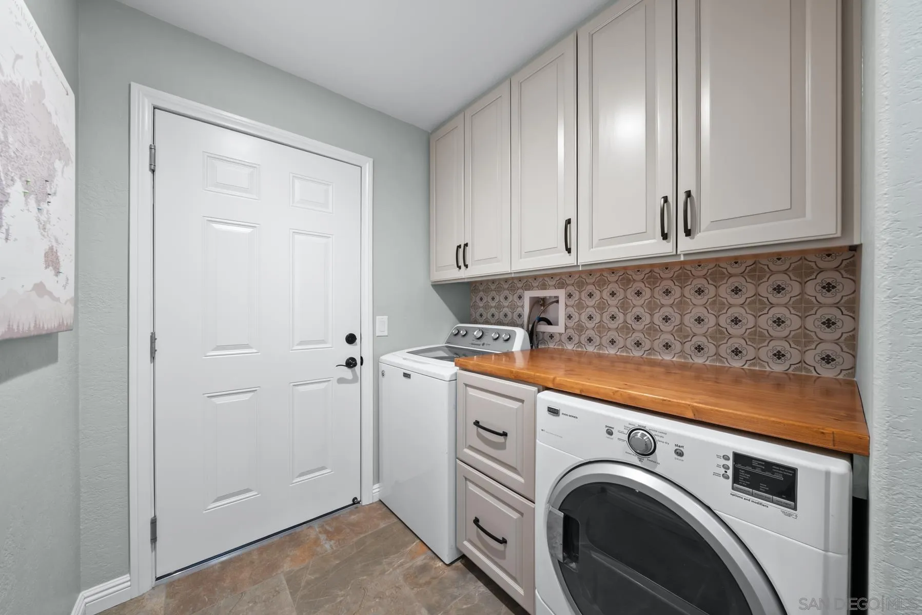 https://cdn.realtyfeed.com/cdn/127/260013879/07114fbe6955dc13df8445681492dd15.webp
