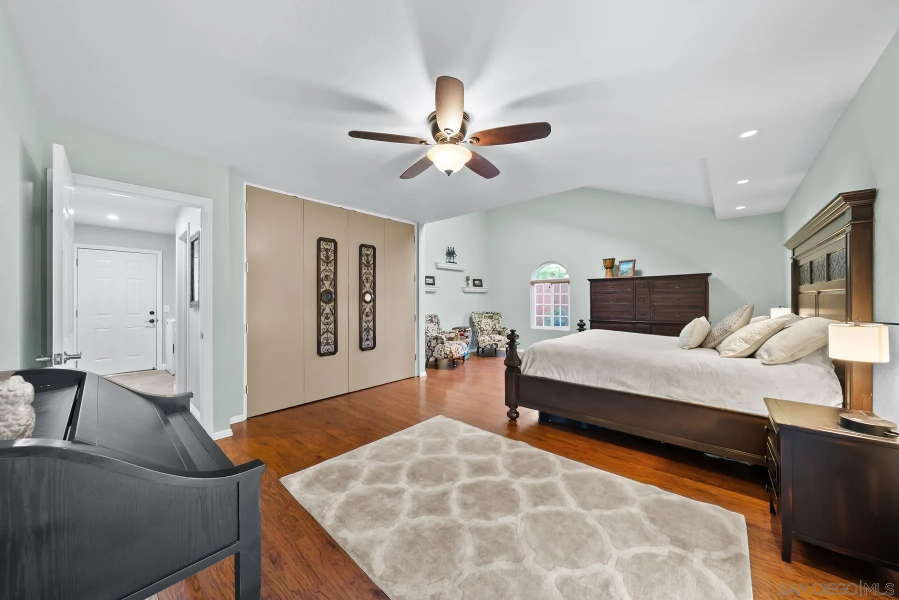 https://cdn.realtyfeed.com/cdn/127/260013879/6bbd065c2aa072c49a7853cad3fb521d.webp
