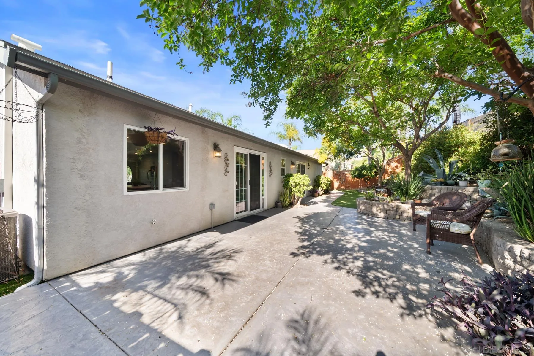 https://cdn.realtyfeed.com/cdn/127/260013879/712649fa000941706ee10c6b2a8e73c1.webp