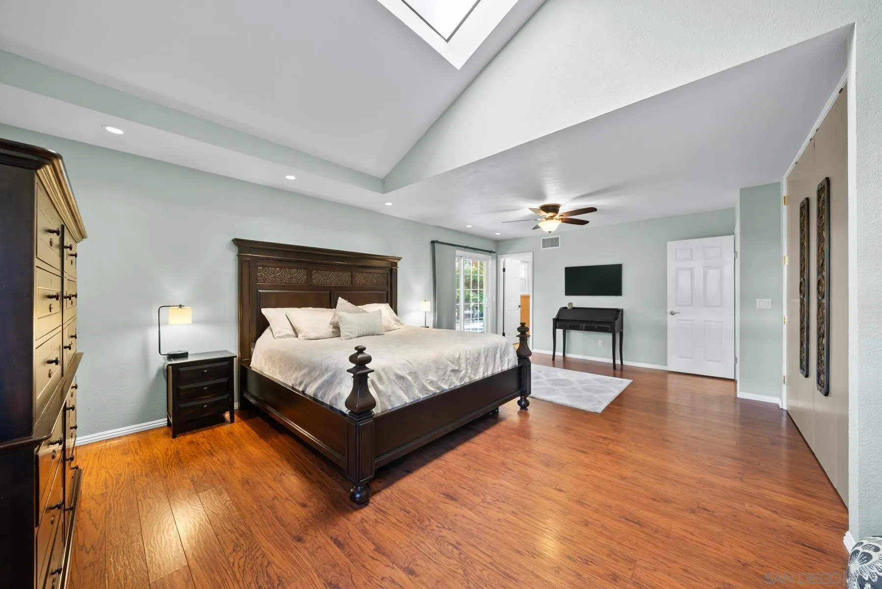 https://cdn.realtyfeed.com/cdn/127/260013879/8c8e9ac61e7aef14776626c93dc31cee.webp