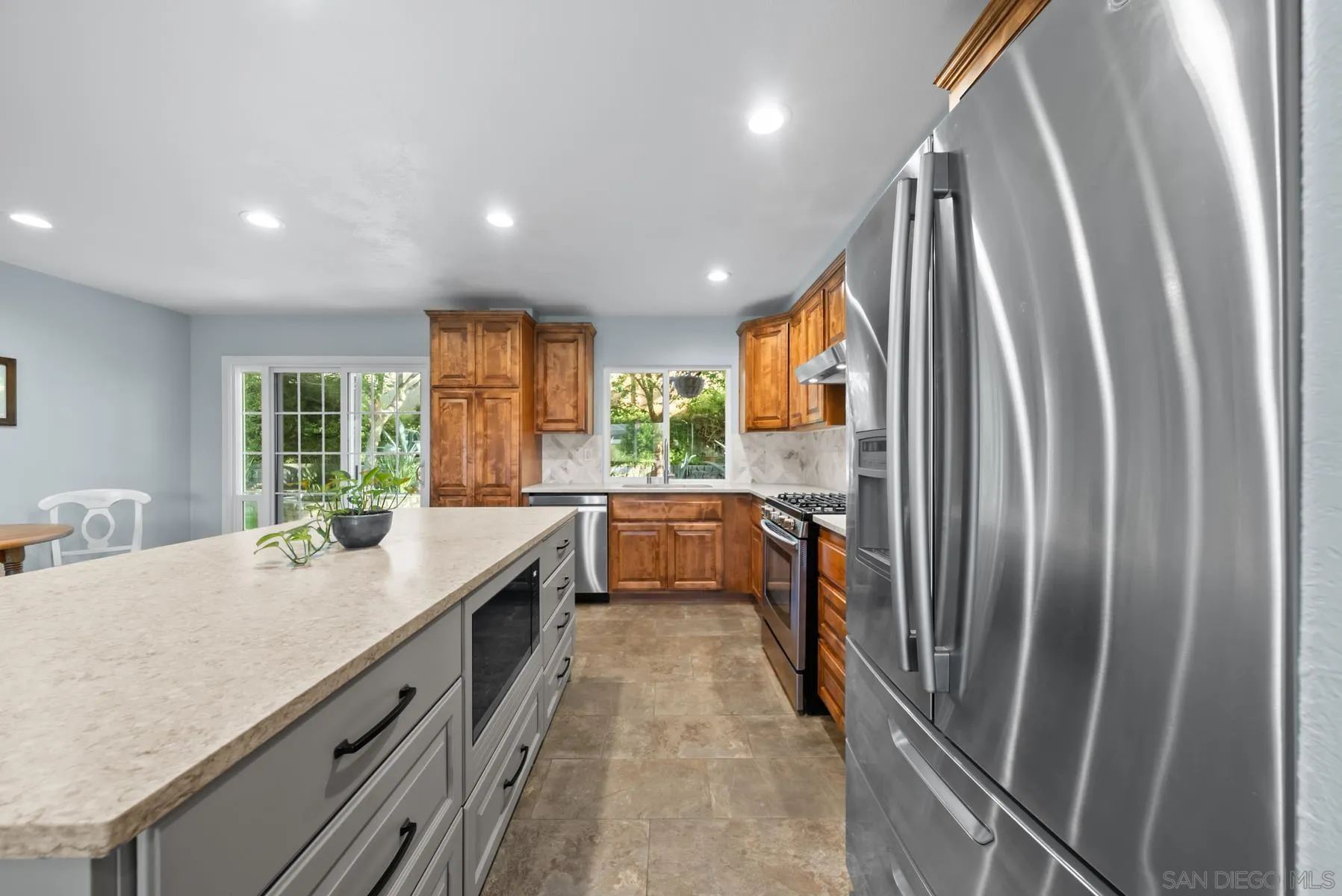 https://cdn.realtyfeed.com/cdn/127/260013879/afb086ed955e2f7b8c6839e308f2d423.webp