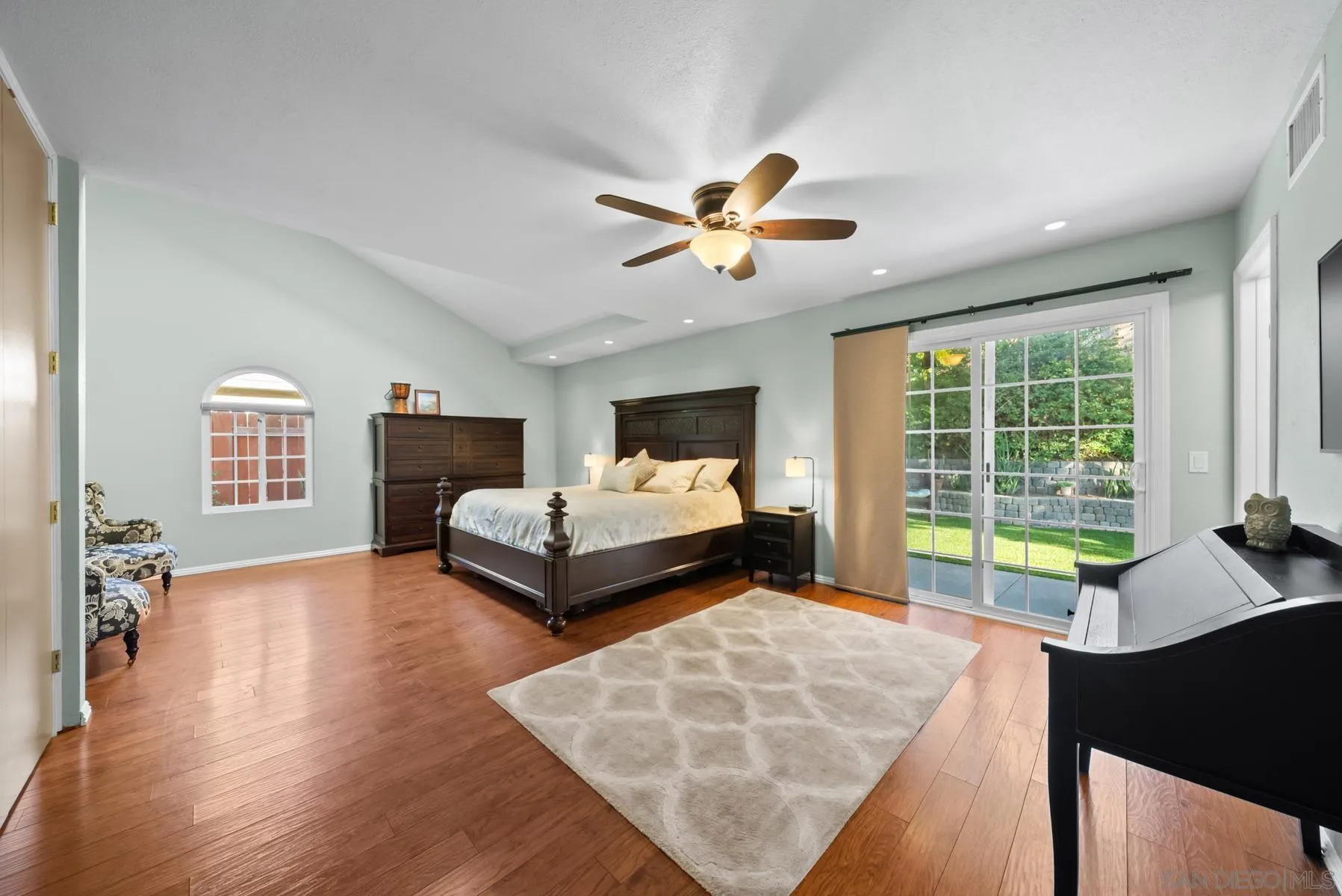 https://cdn.realtyfeed.com/cdn/127/260013879/ce3f2e8b74ad06357f45626d993d05c9.webp