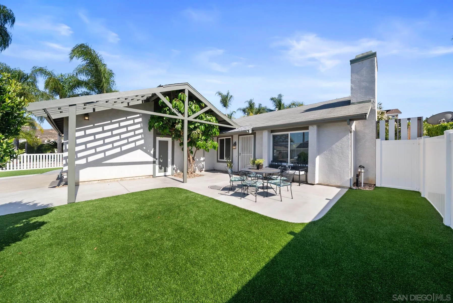 https://cdn.realtyfeed.com/cdn/127/260013879/da86188f76953cdf9505db4703ba9aee.webp