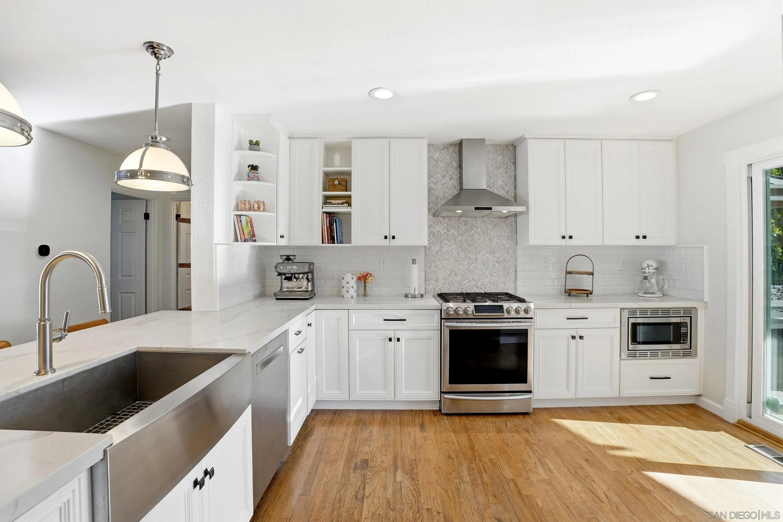 https://cdn.realtyfeed.com/cdn/127/260013882/d672274a9df62f9602b9bca58d10cda9.webp