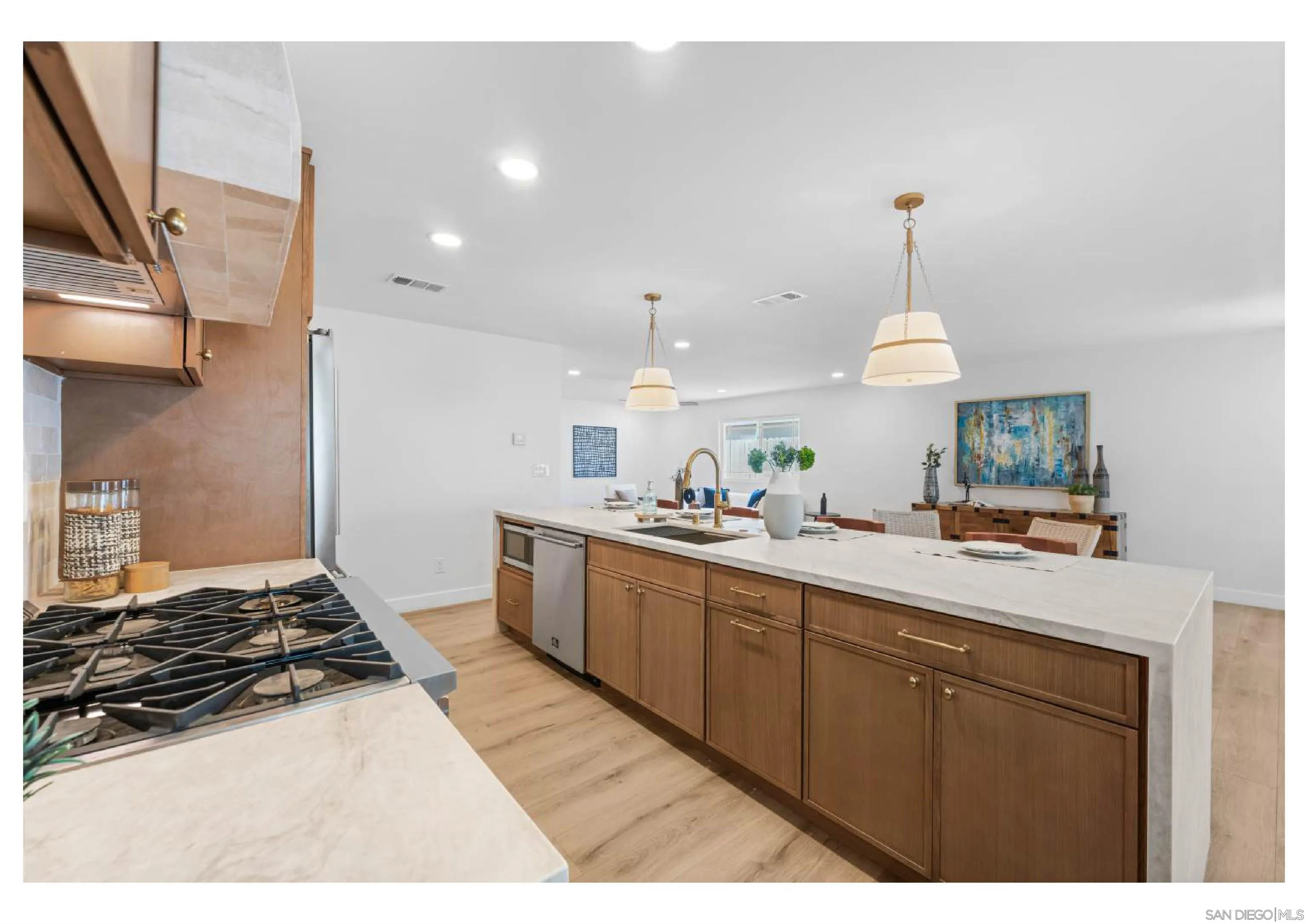https://cdn.realtyfeed.com/cdn/127/260013883/30d4172c707ebee78ffa18c25a4d72bd.webp