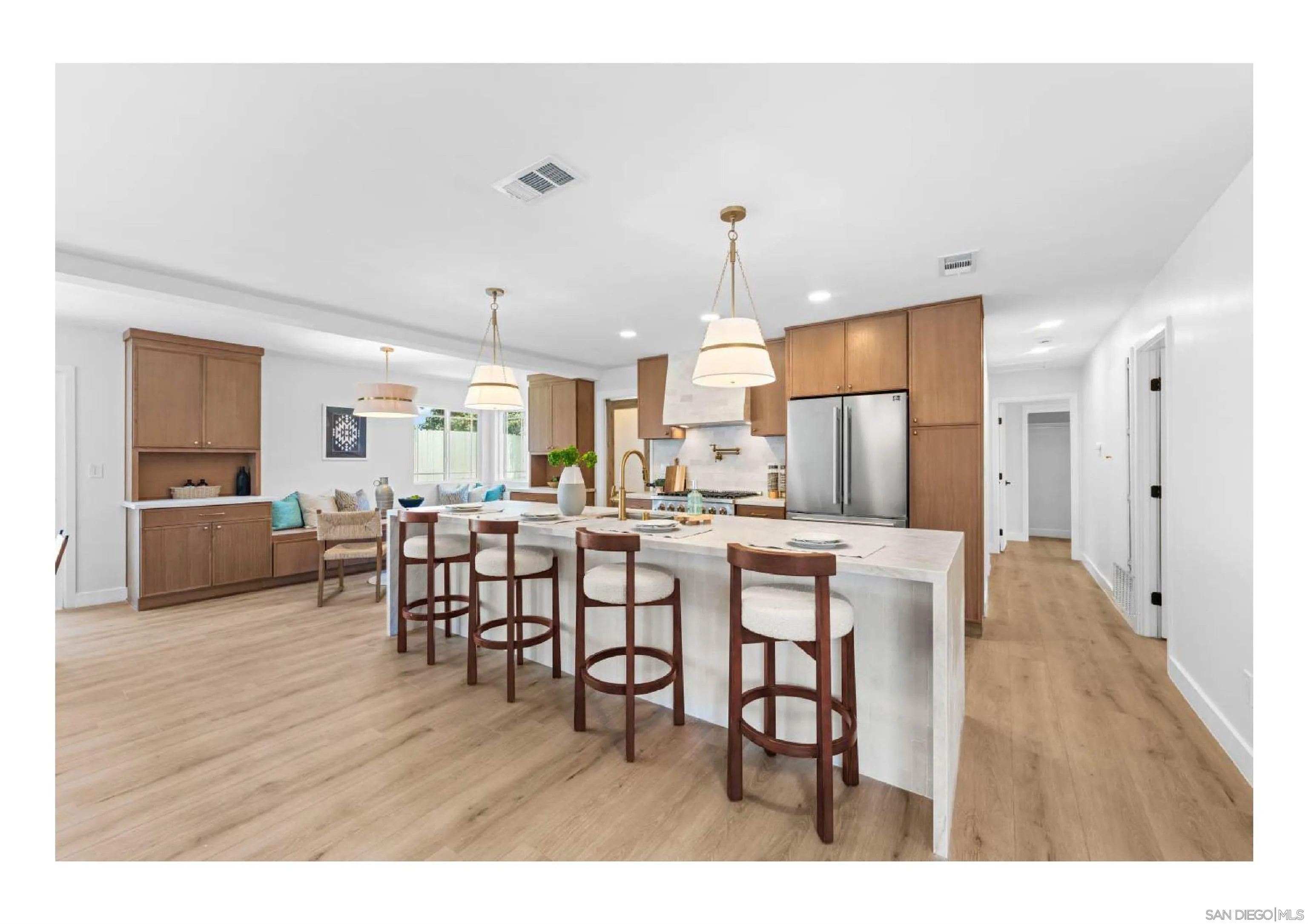 https://cdn.realtyfeed.com/cdn/127/260013883/5eb6467f402729628703114300e36a53.webp