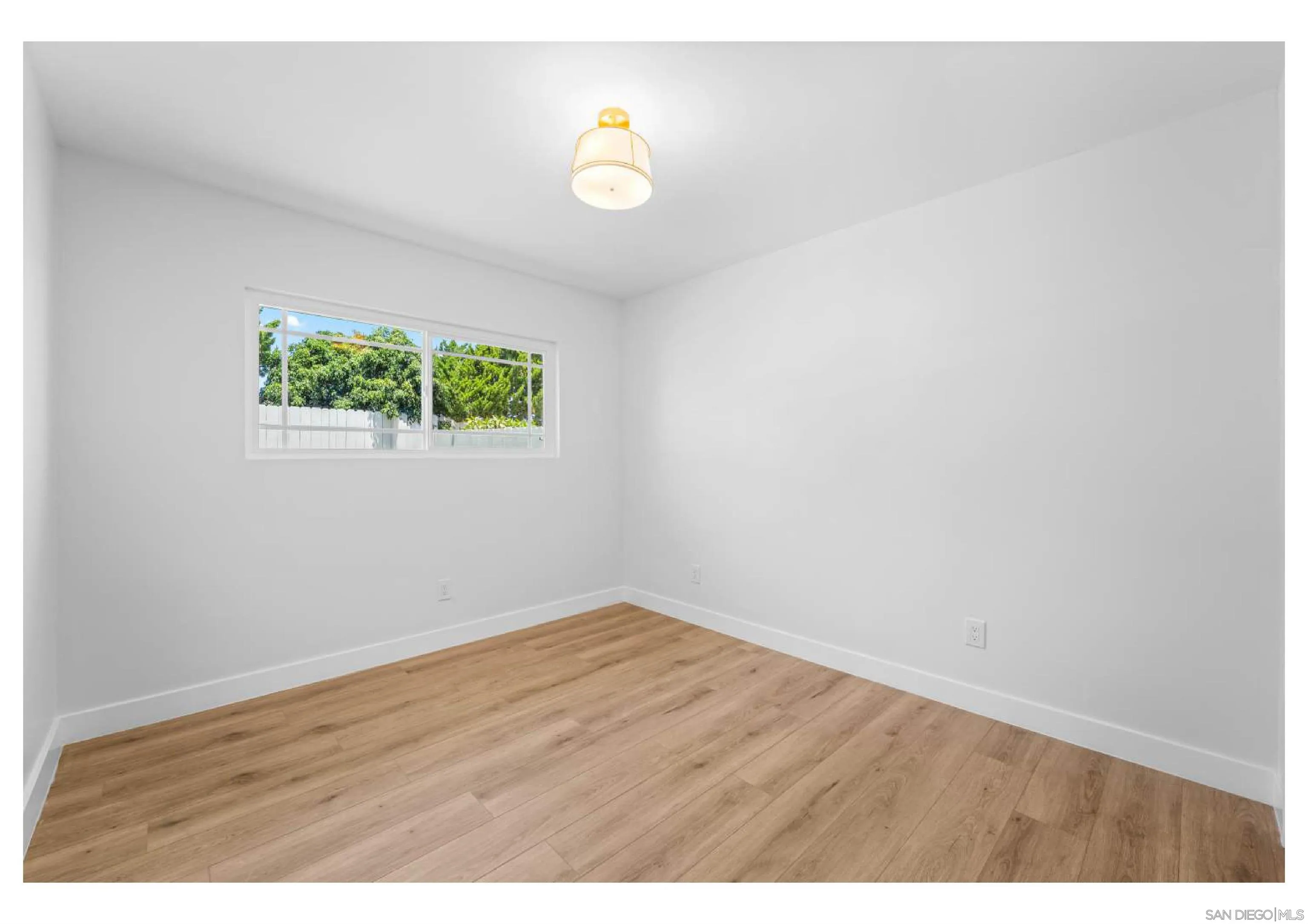 https://cdn.realtyfeed.com/cdn/127/260013883/6dbebef770bcfec28f4f74e218f2c424.webp