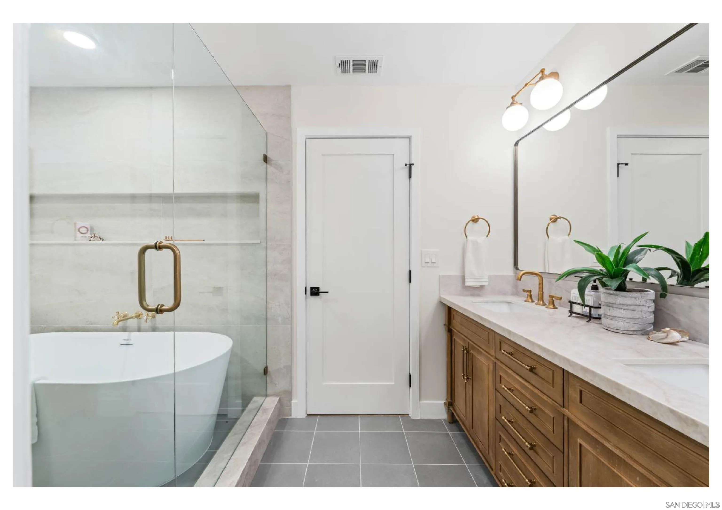 https://cdn.realtyfeed.com/cdn/127/260013883/8f2932f26772897b9ef50a2799dcc354.webp