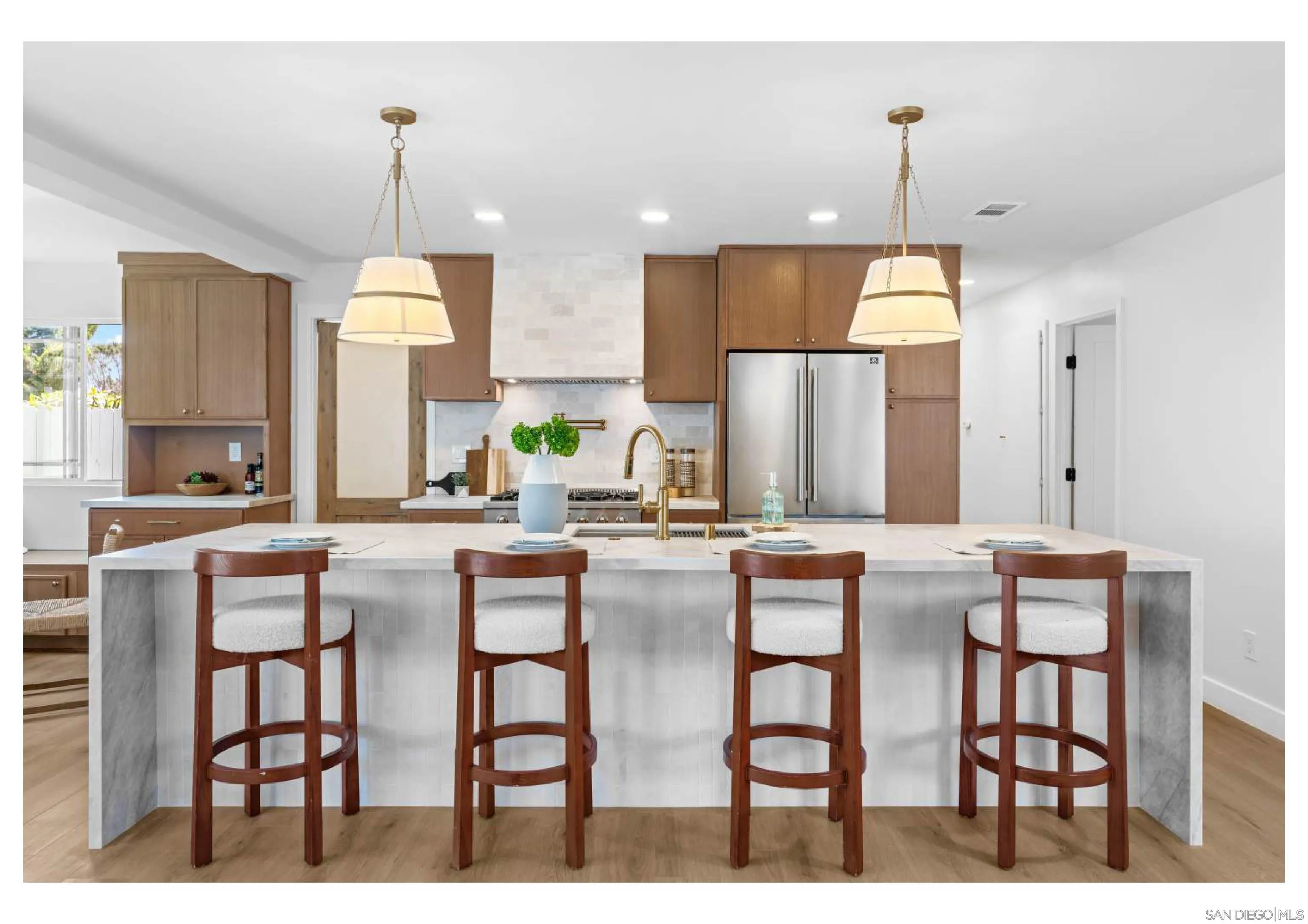 https://cdn.realtyfeed.com/cdn/127/260013883/9591d21243ada310d81b118a5b6a9957.webp