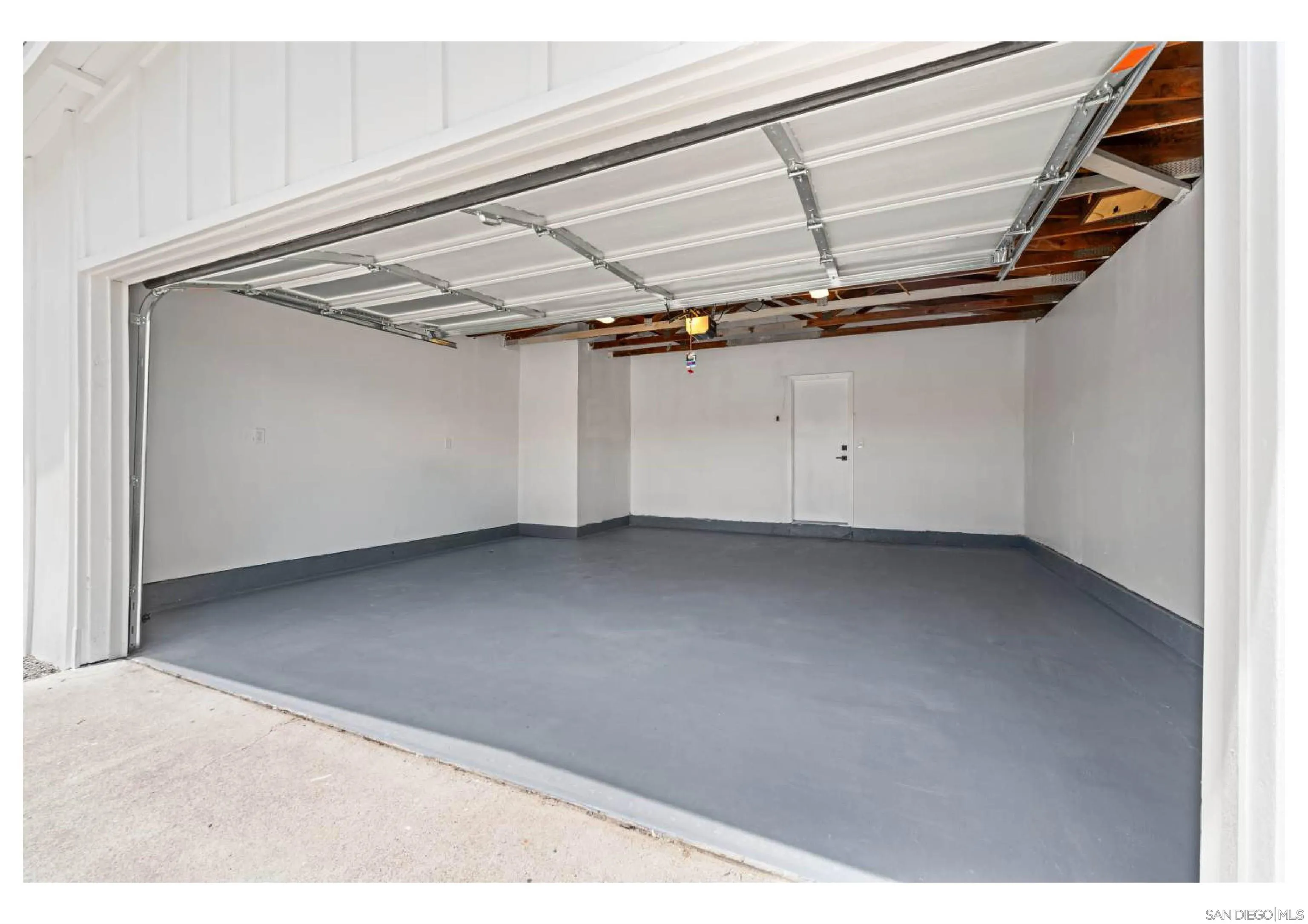 https://cdn.realtyfeed.com/cdn/127/260013883/b8b5cbe4ca6565e6ff363ec760f172ad.webp
