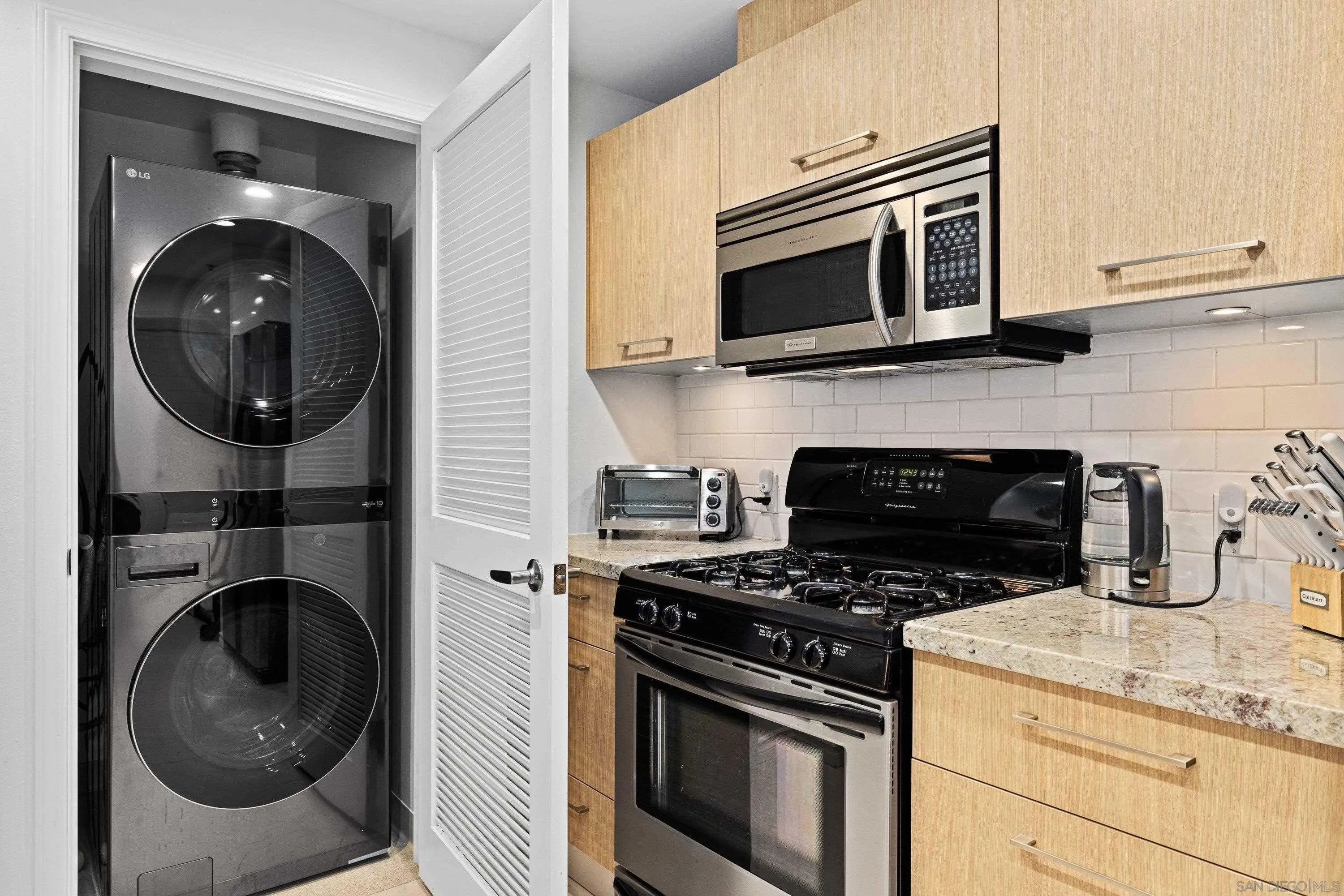 https://cdn.realtyfeed.com/cdn/127/260013888/12f3d3e5ba27744fb61c40a7428c7cb4.webp