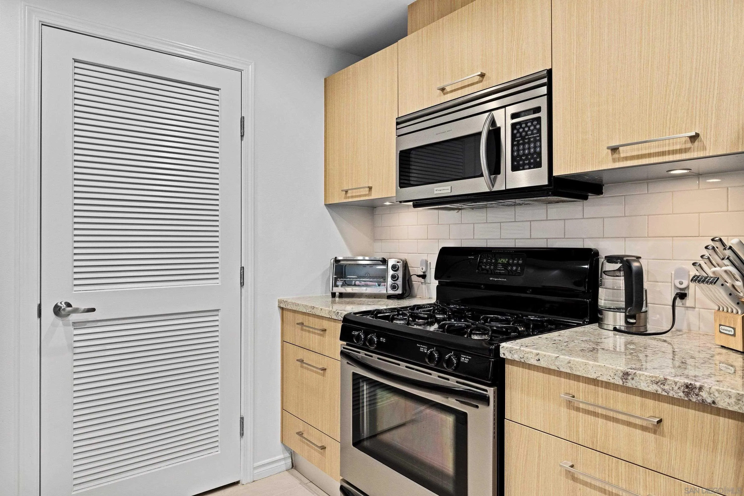 Photo #6: 260013888 Listing: Photo #6