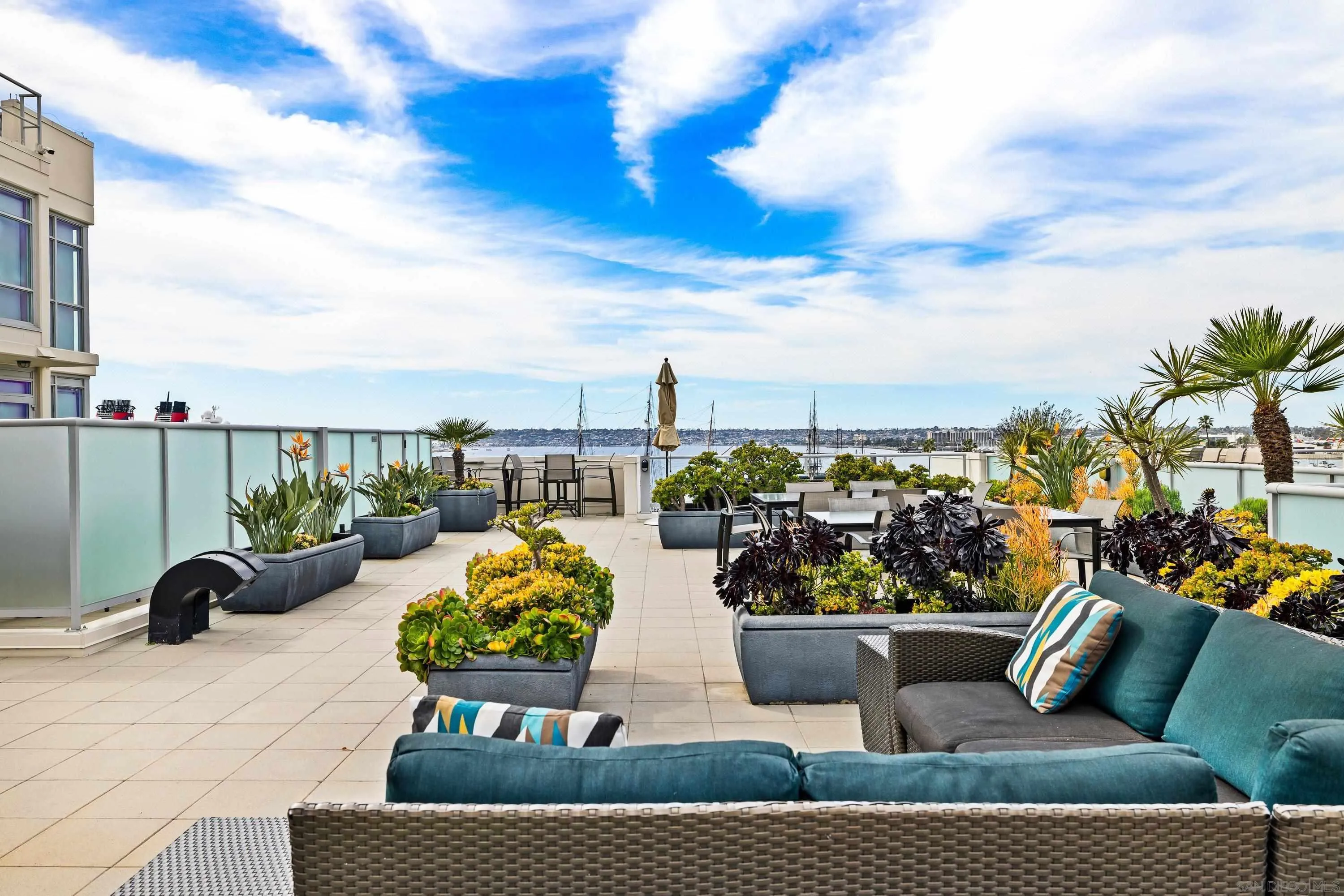 https://cdn.realtyfeed.com/cdn/127/260013888/c9c8eeb2ab79467c4505b196436bb537.webp