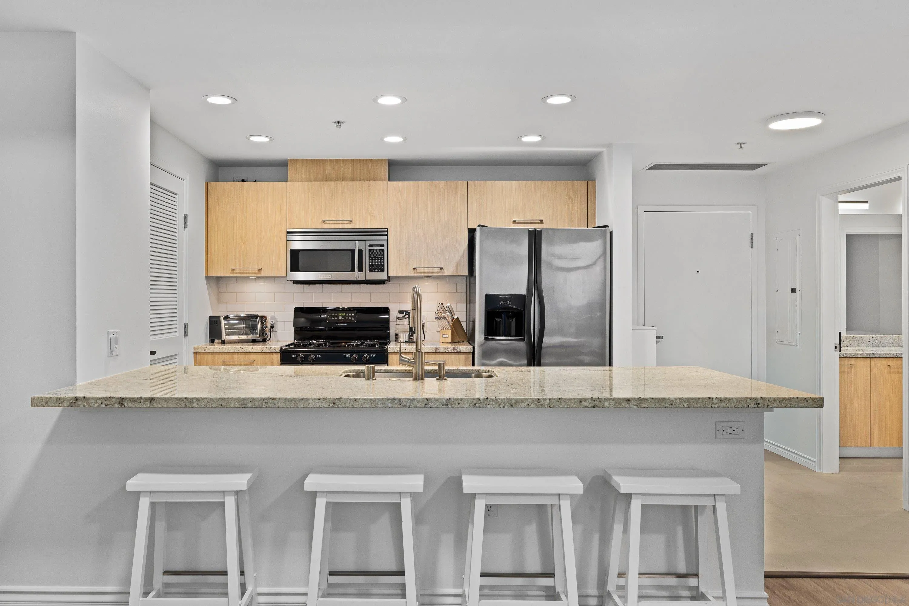 https://cdn.realtyfeed.com/cdn/127/260013888/e039888c9cb55494a3e412b0bb8b9f9d.webp