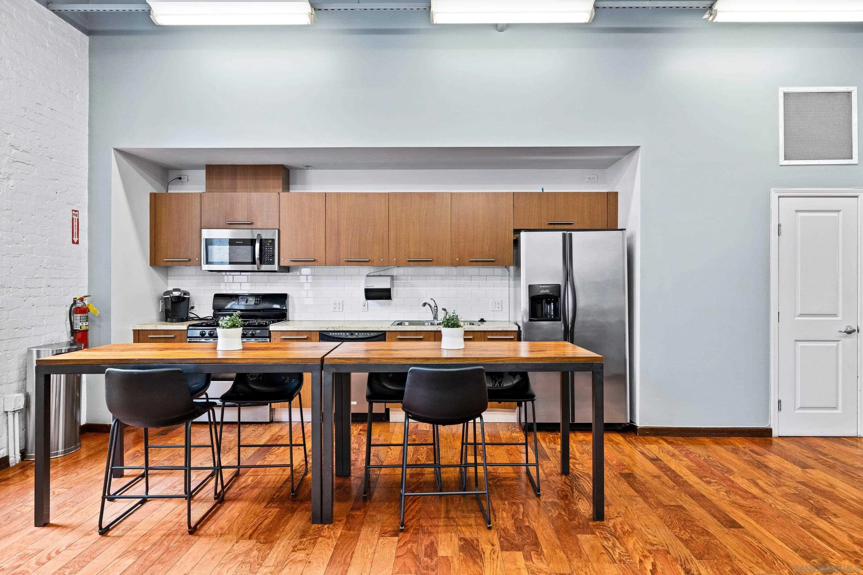 https://cdn.realtyfeed.com/cdn/127/260013888/e1413babd8ab18684976a486cbaf8b2a.webp