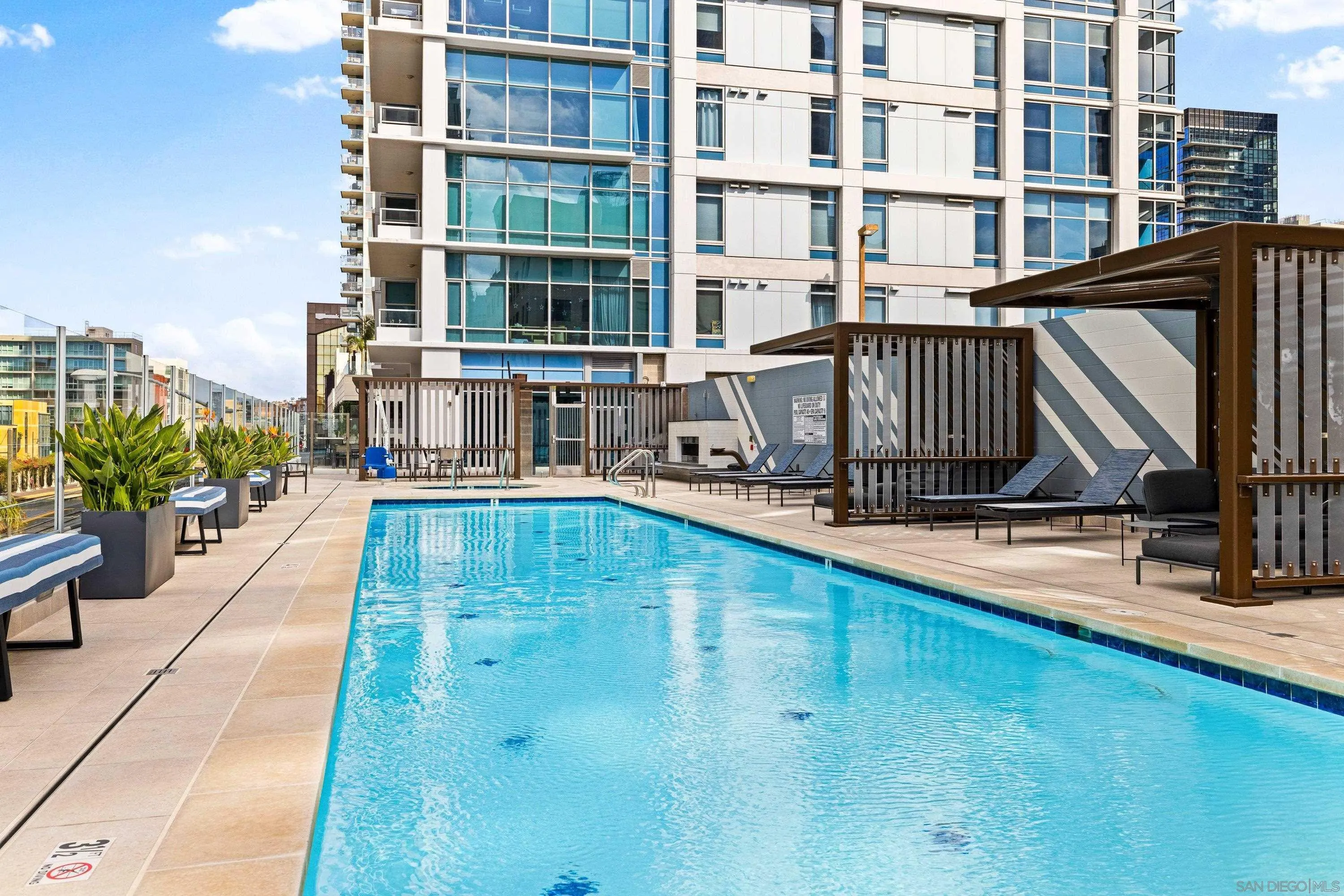 https://cdn.realtyfeed.com/cdn/127/260013889/1f8086bd692f8a7483020e2559073c90.webp