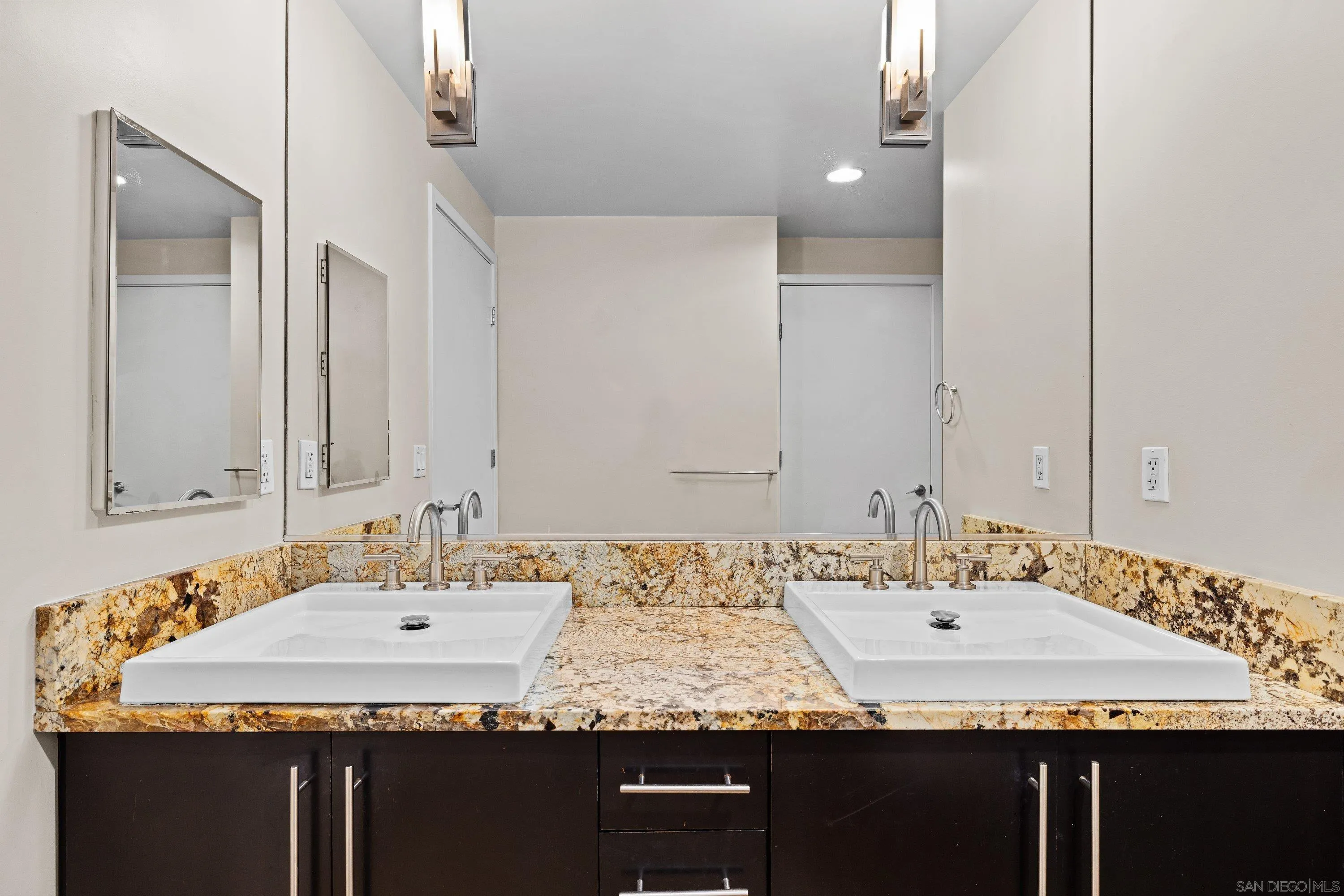 https://cdn.realtyfeed.com/cdn/127/260013889/5fcbb146dd2bab2ed8be6b12756638fd.webp
