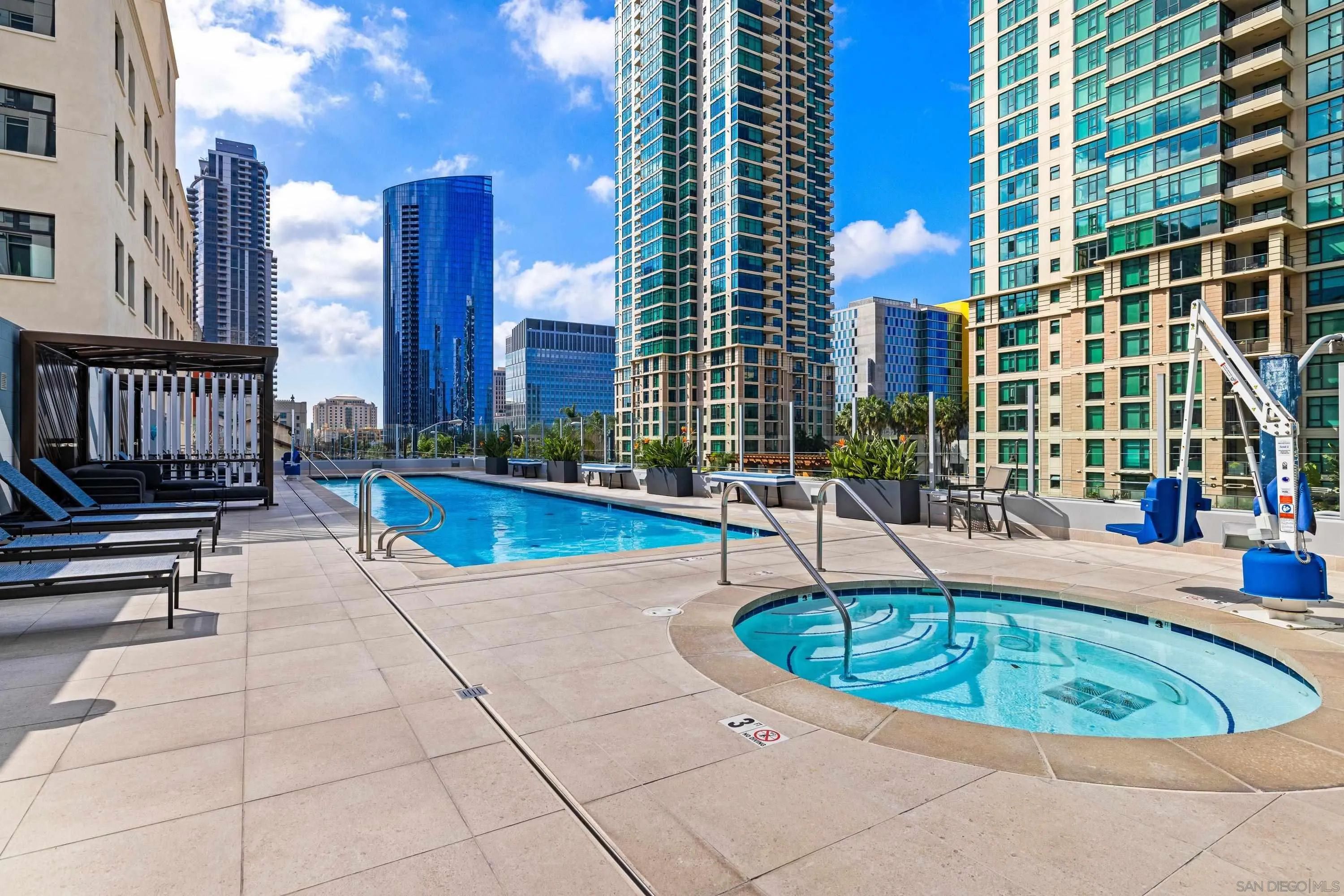https://cdn.realtyfeed.com/cdn/127/260013889/8ae887bfd03743c105fc67e629796929.webp