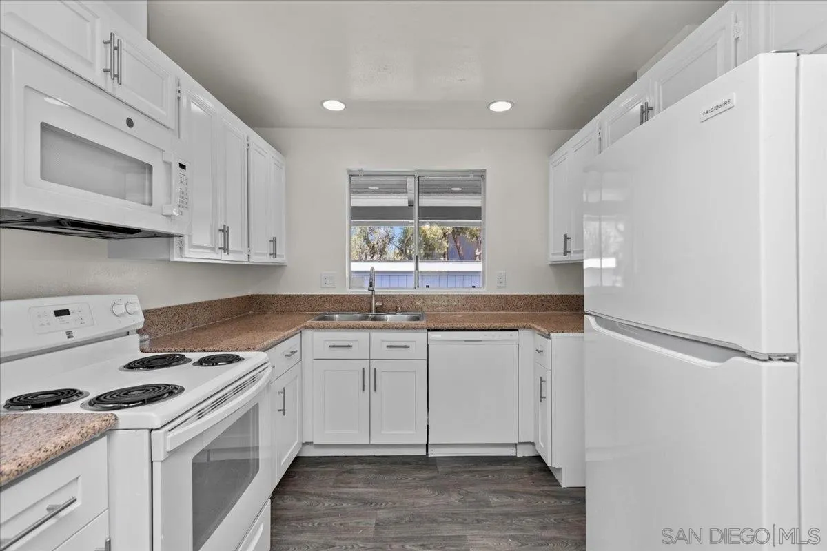 Photo #27: 260013894 Listing: Photo #27