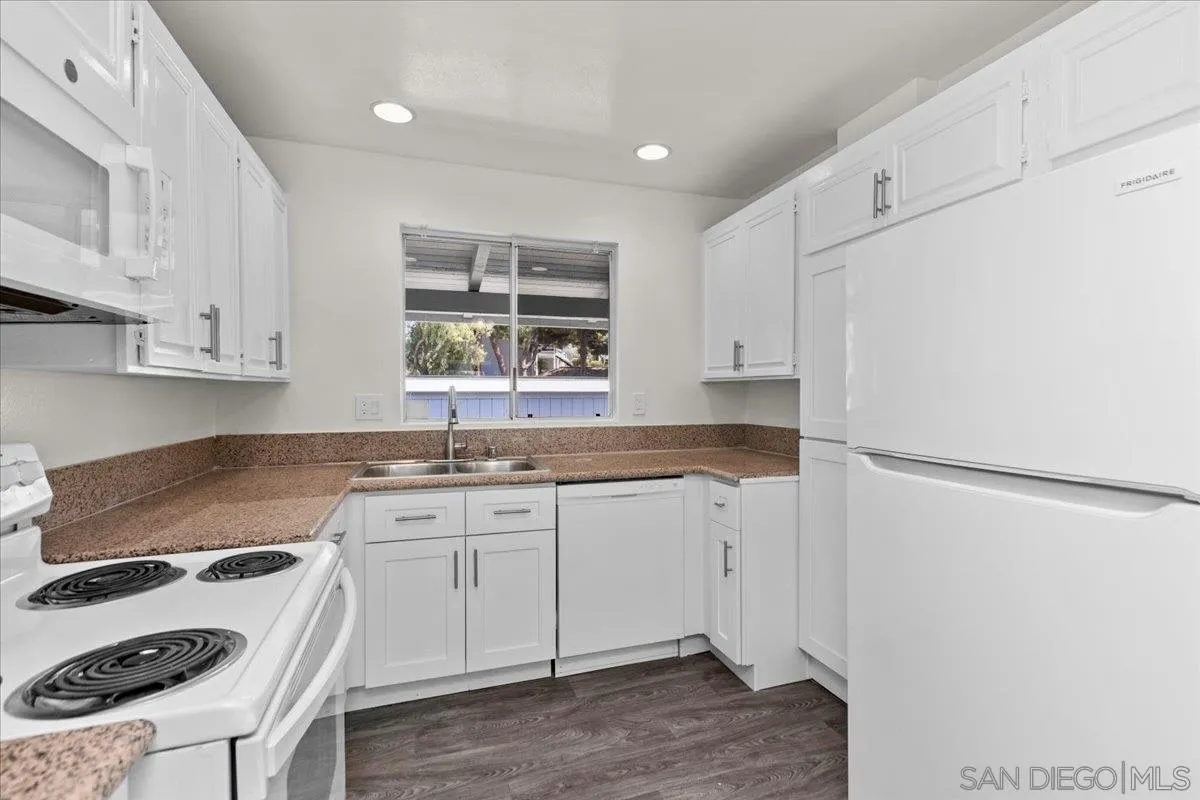 Photo #28: 260013894 Listing: Photo #28