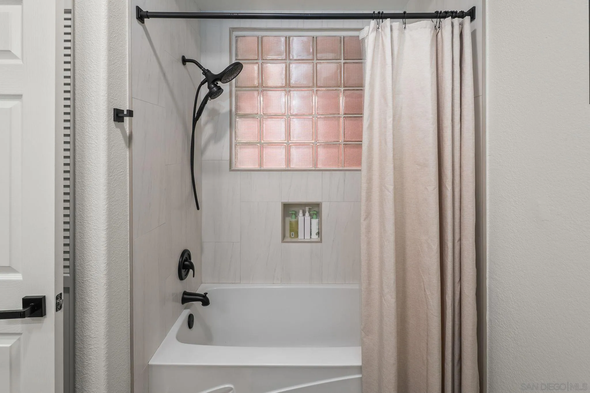 Photo #22: 260013897 Listing: Photo #22