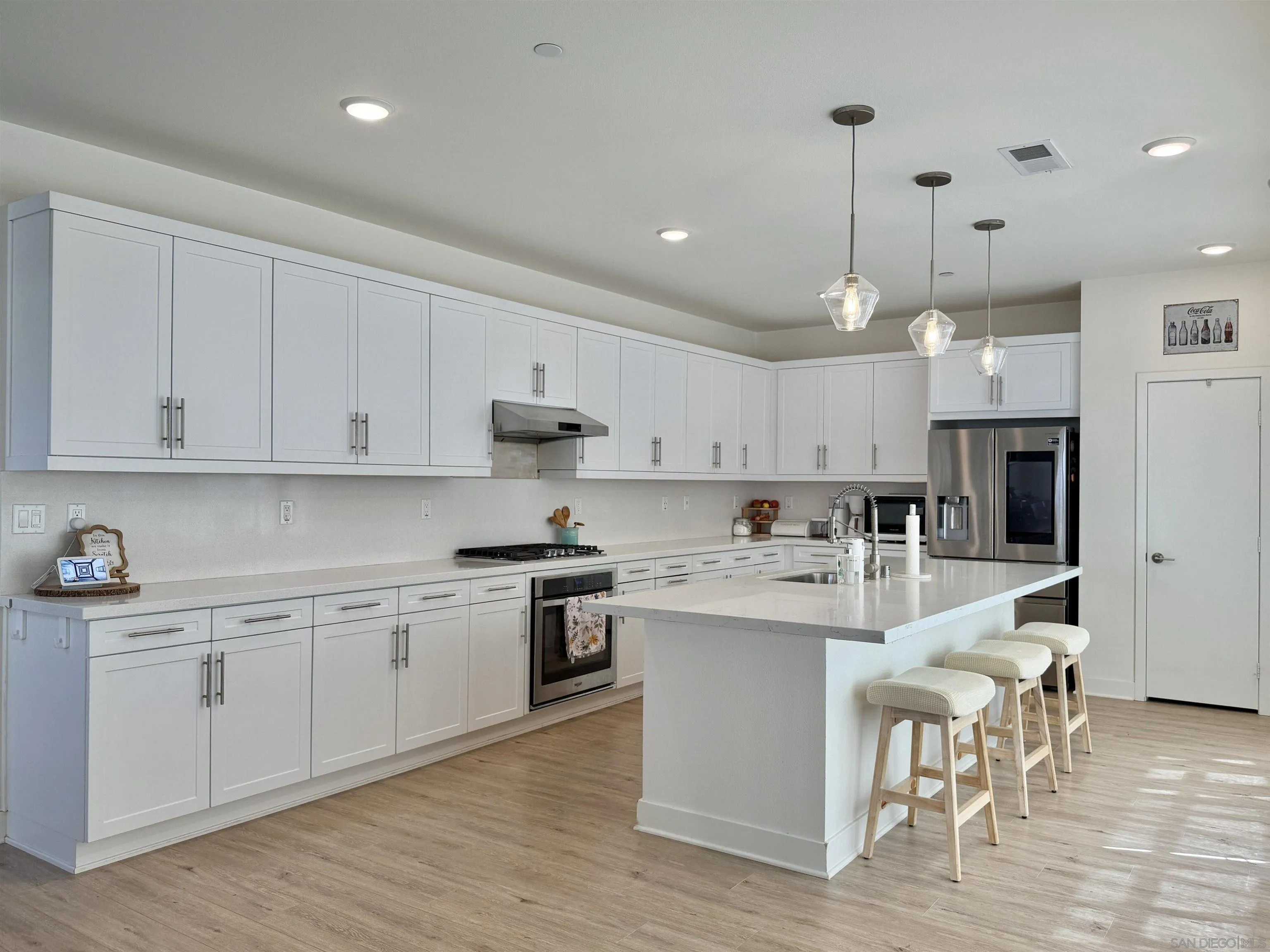 https://cdn.realtyfeed.com/cdn/127/260013898/8711ed48c6859d50581c7e47a5933a2a.webp