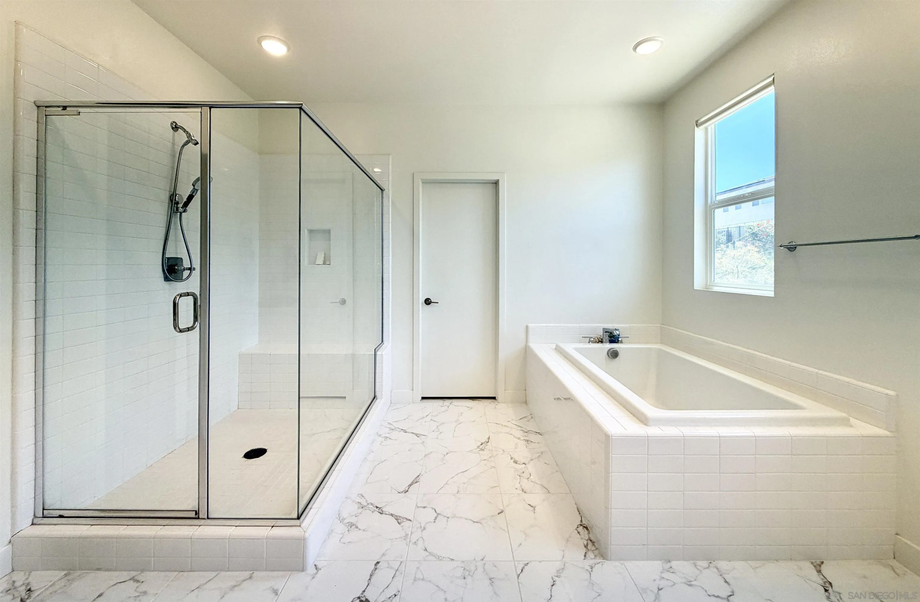 https://cdn.realtyfeed.com/cdn/127/260013898/a53378cda5f7e1a0c981a1cbb065b81a.webp