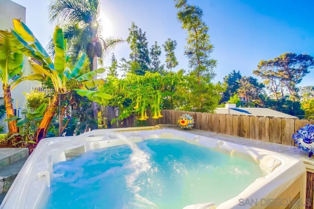https://cdn.realtyfeed.com/cdn/127/260013904/9cfca9fb25420dc07704d64479196dc2.webp