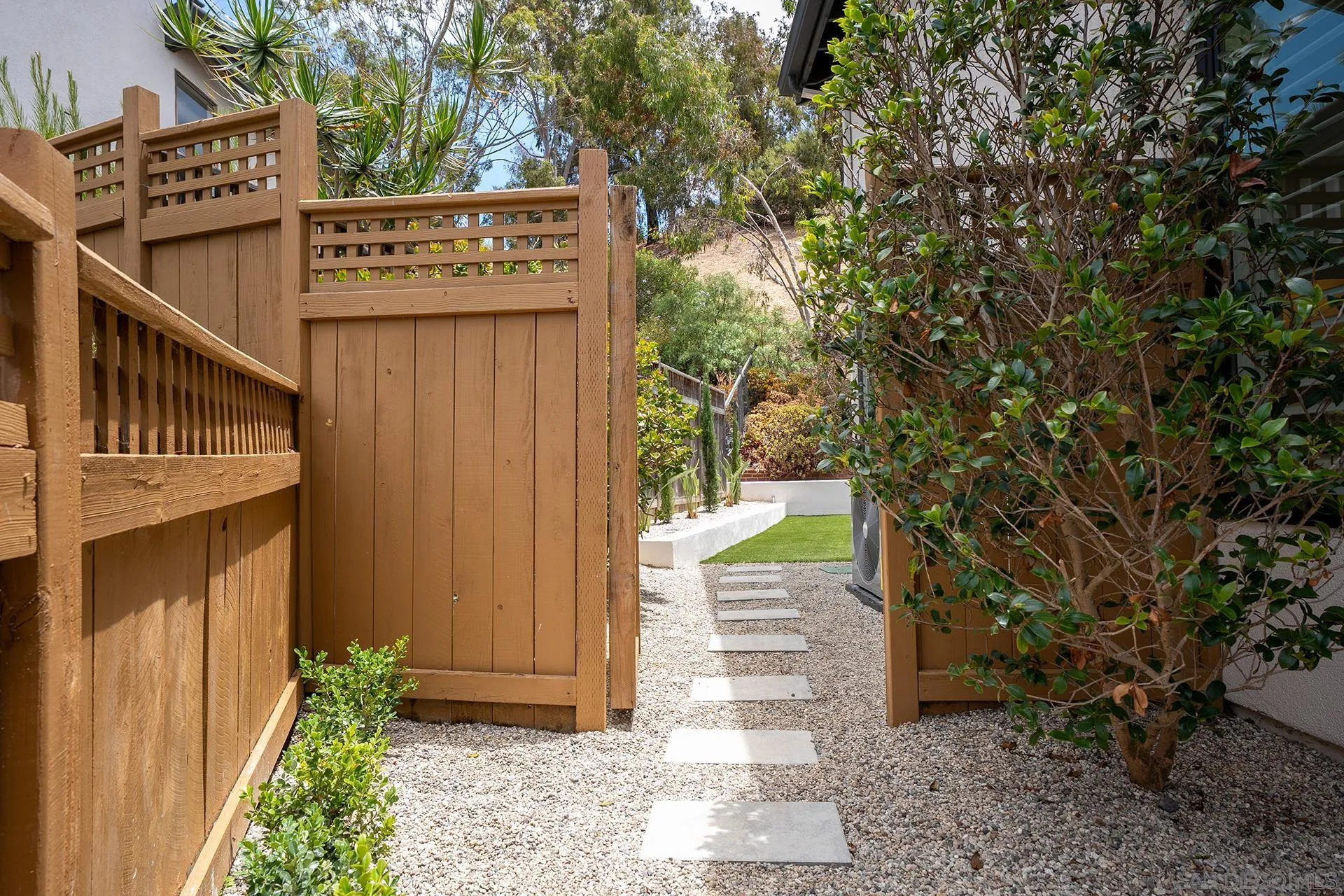 Photo #9: 260013912 Listing: Photo #9